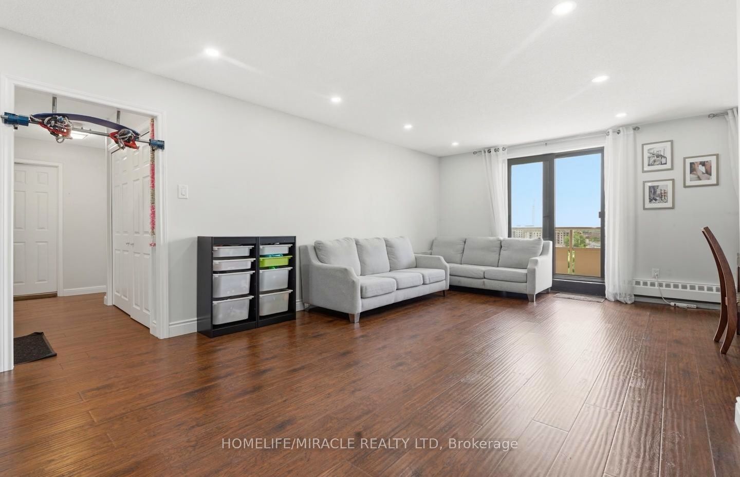 1100 Courtland Avenue E 809, Kitchener, ON N2C 2H9 photo 5