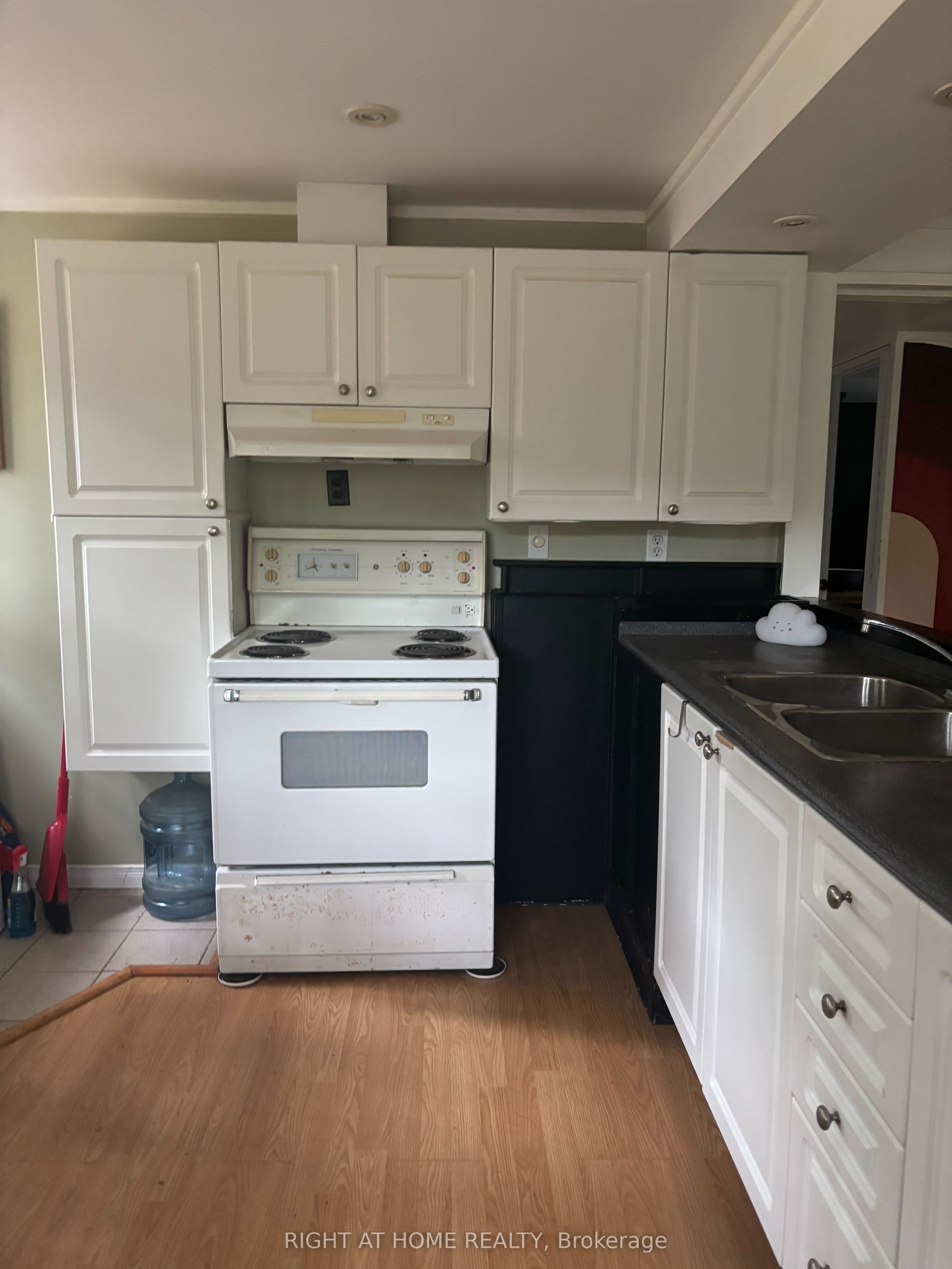 28 BAKER Lane, Kawartha Lakes, ON M4M 1S2 photo 5