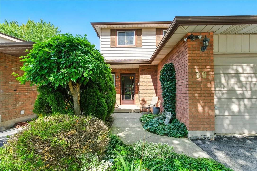 39 Megna Court, Hamilton, ON L9C 6Y6 photo 3