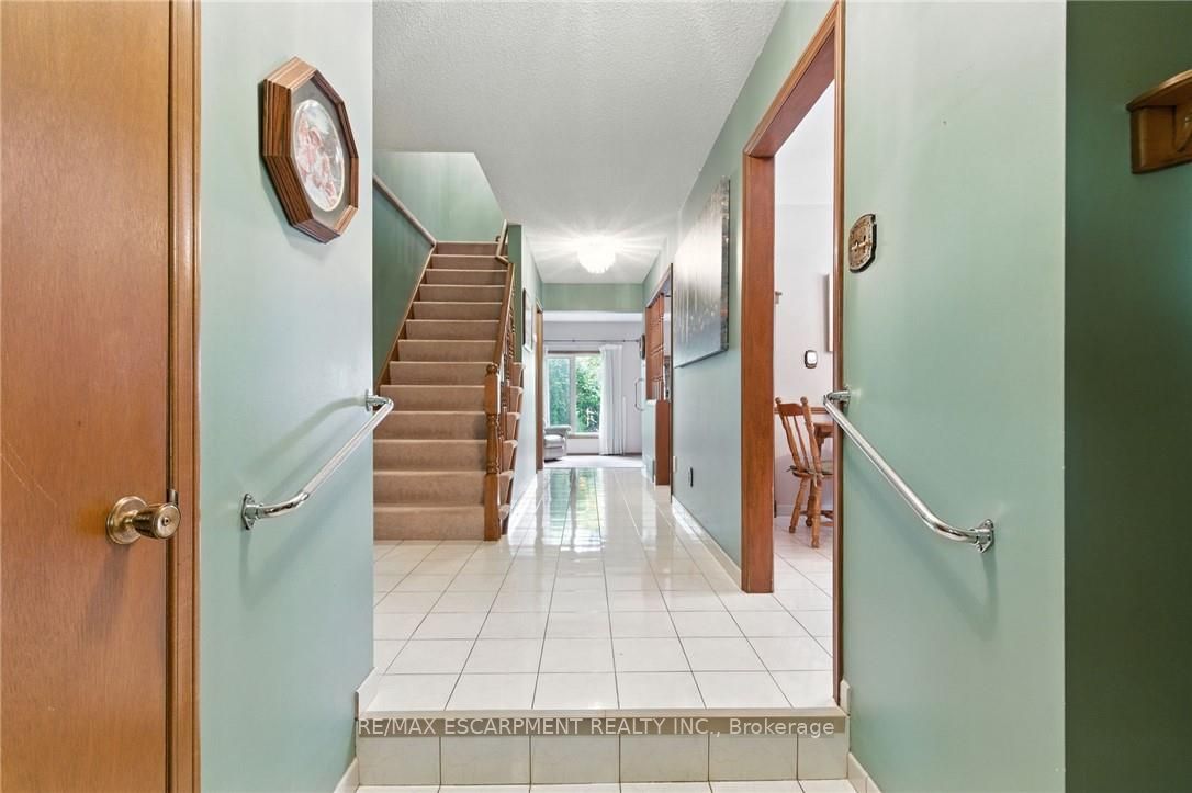 39 Megna Court, Hamilton, ON L9C 6Y6 photo 5