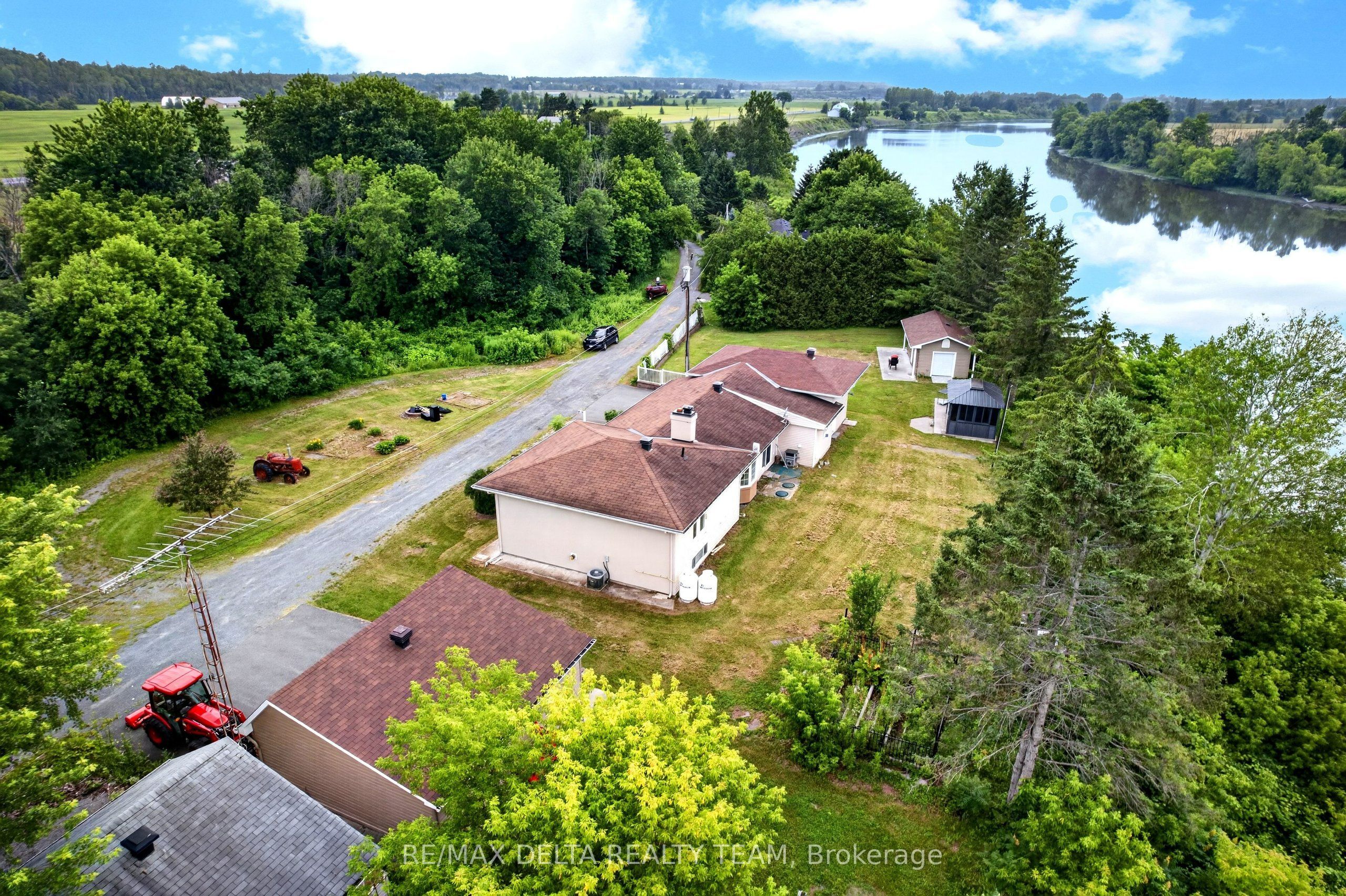 1821 Ch Bercier Road, Alfred and Plantagenet, ON K0B 1L0 photo 4