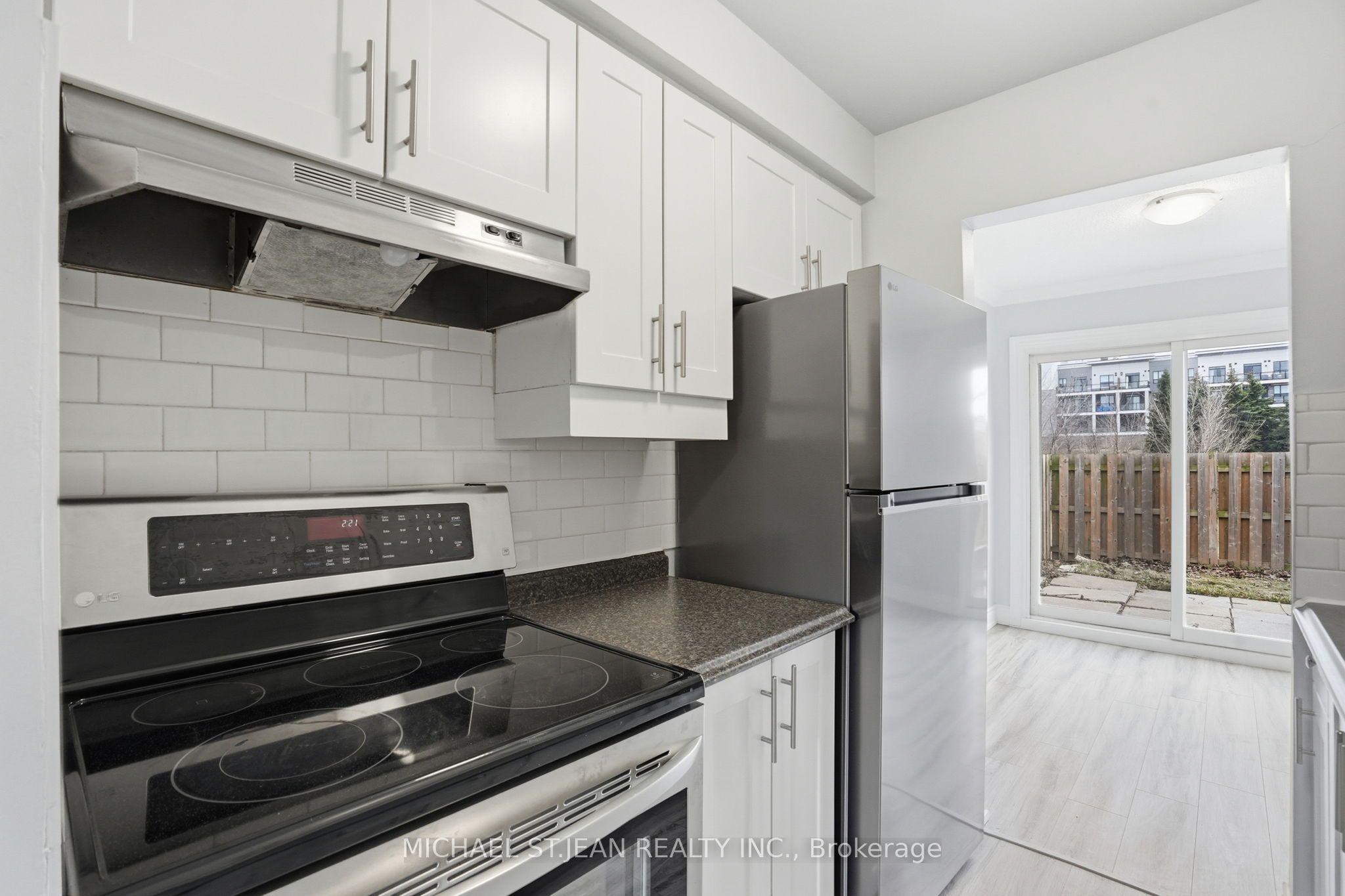 125 Limeridge Road W 7, Hamilton, ON L9C 2V3 photo 2