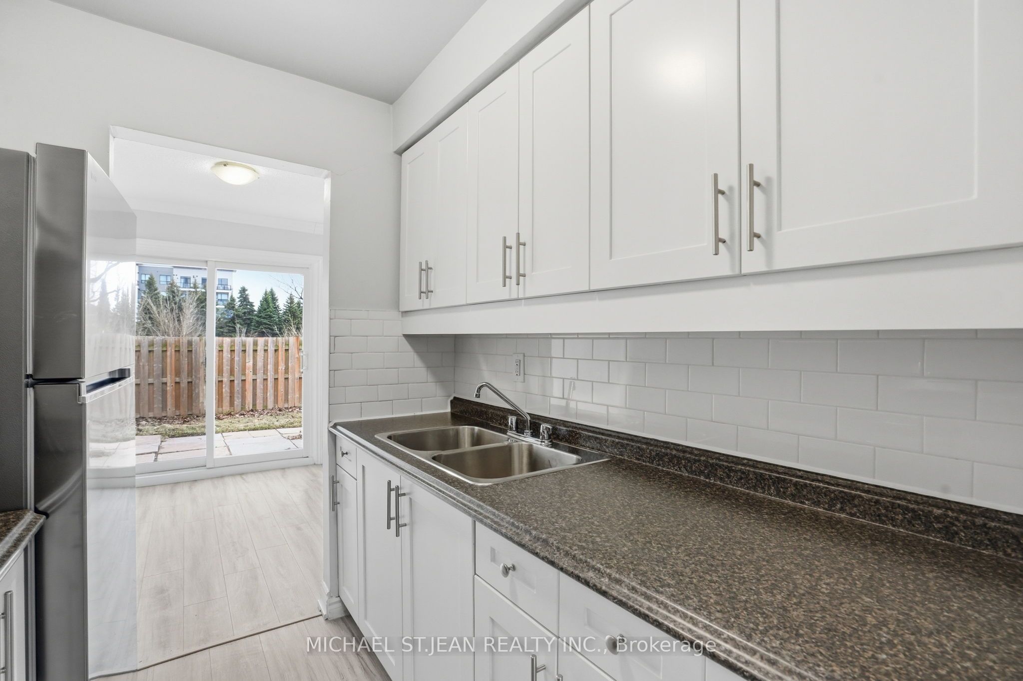 125 Limeridge Road W 7, Hamilton, ON L9C 2V3 photo 3