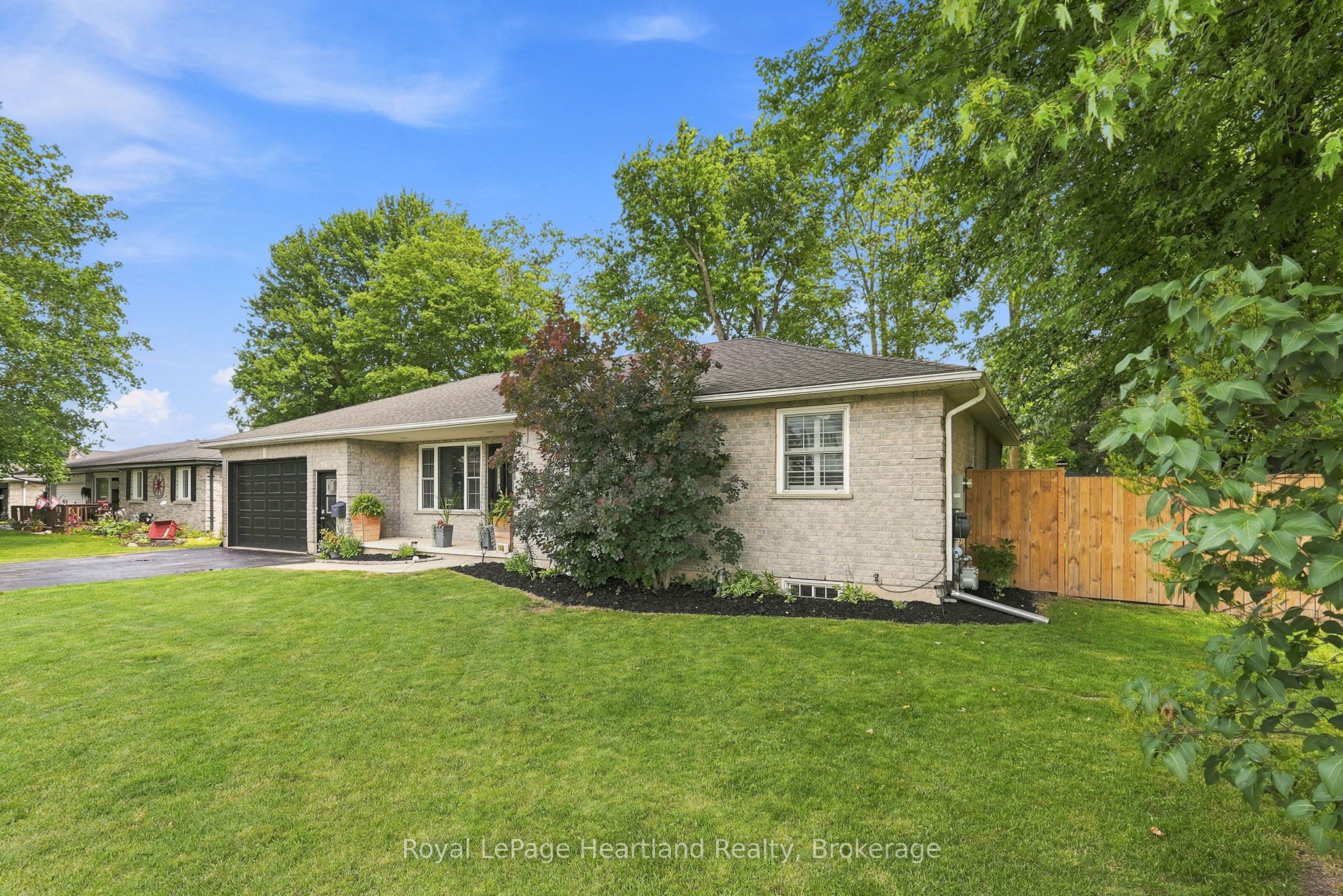 140 John Street N, Minto, ON N0G 1Z0 photo 2