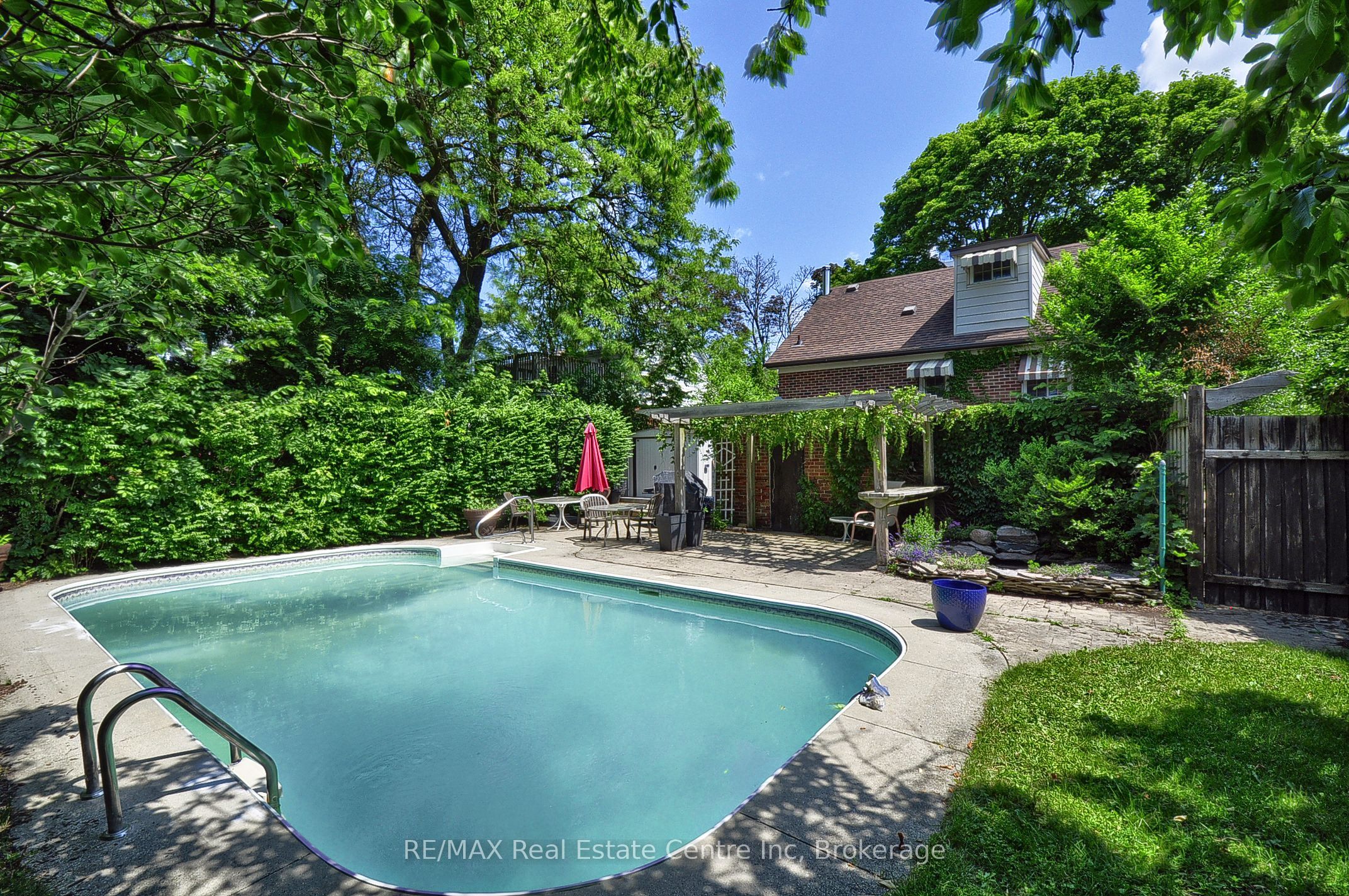285 Albert Street W, Waterloo, ON N2L 3T9 photo 4