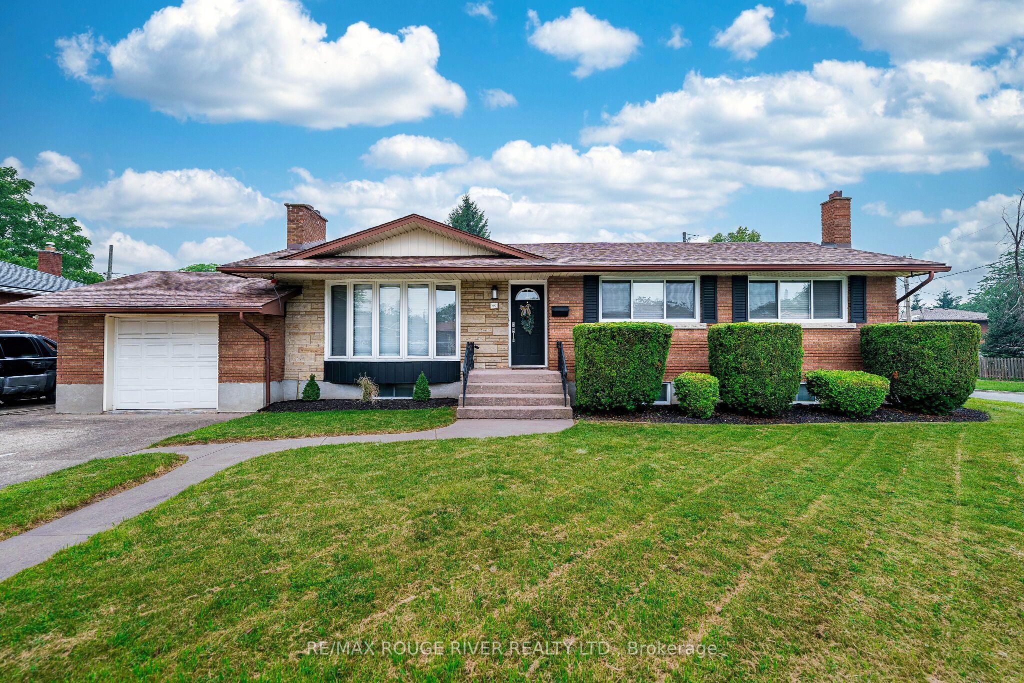 25 Clearview Heights, St. Catharines, ON L2T 2W2
