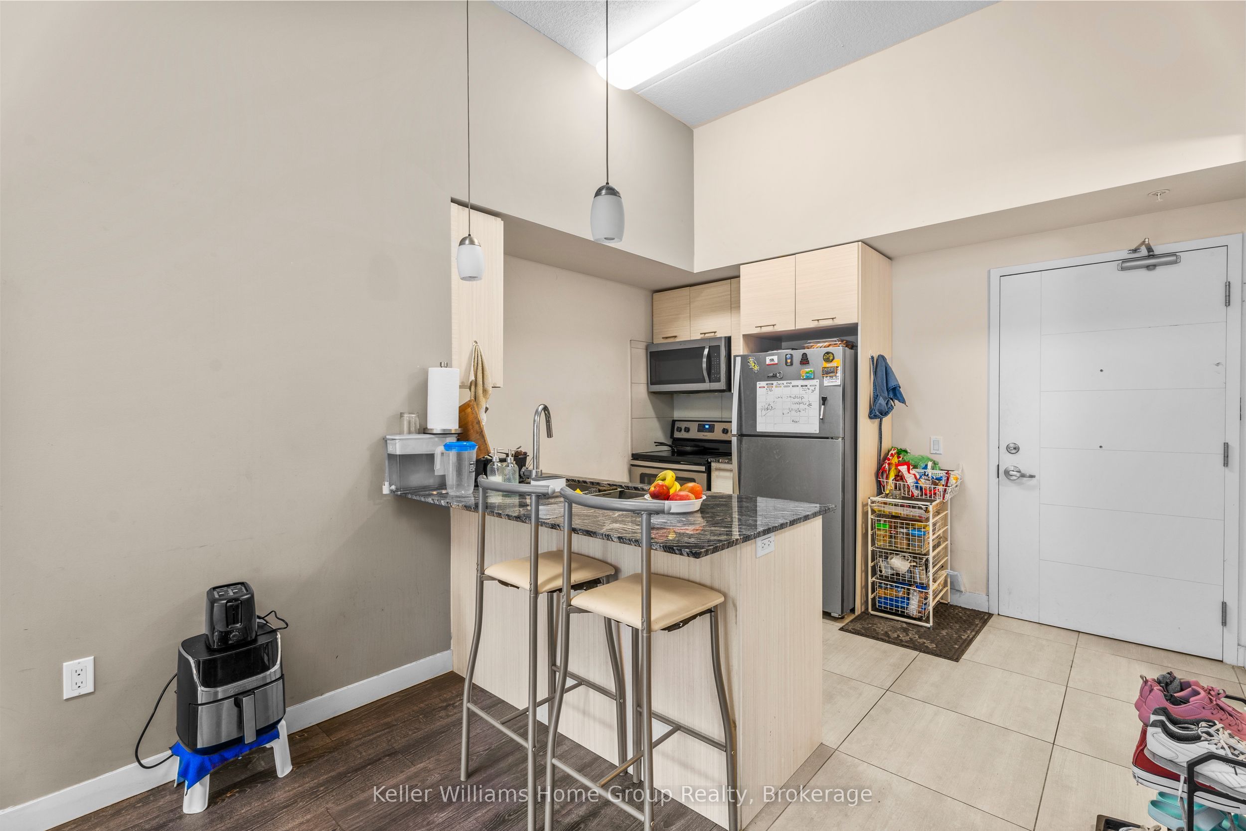 251 Hemlock Street 109, Waterloo, ON N2L 0H2 photo 4