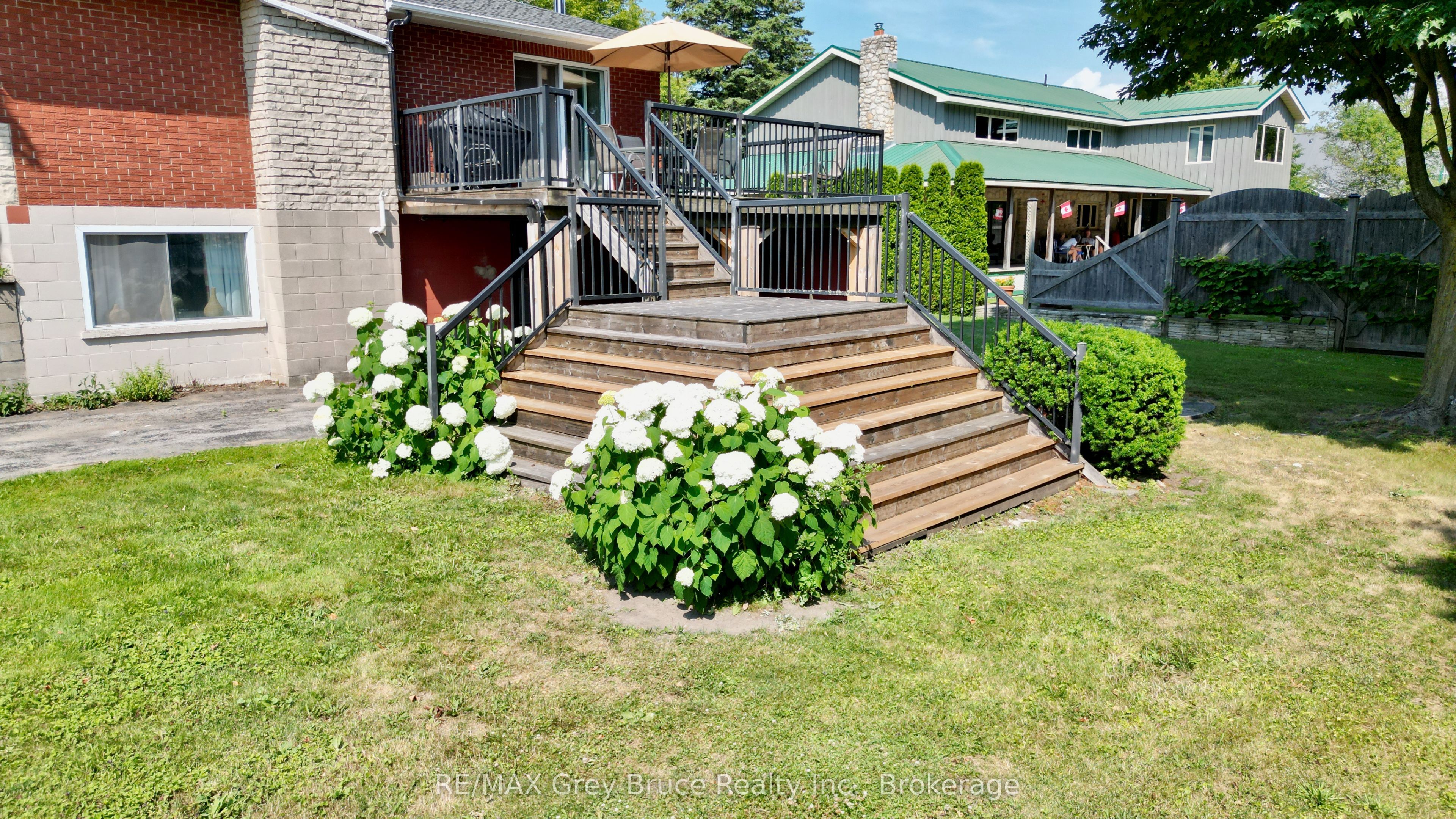 2 WEBSTER Street, Northern Bruce Peninsula, ON N0H 1W0 photo 2