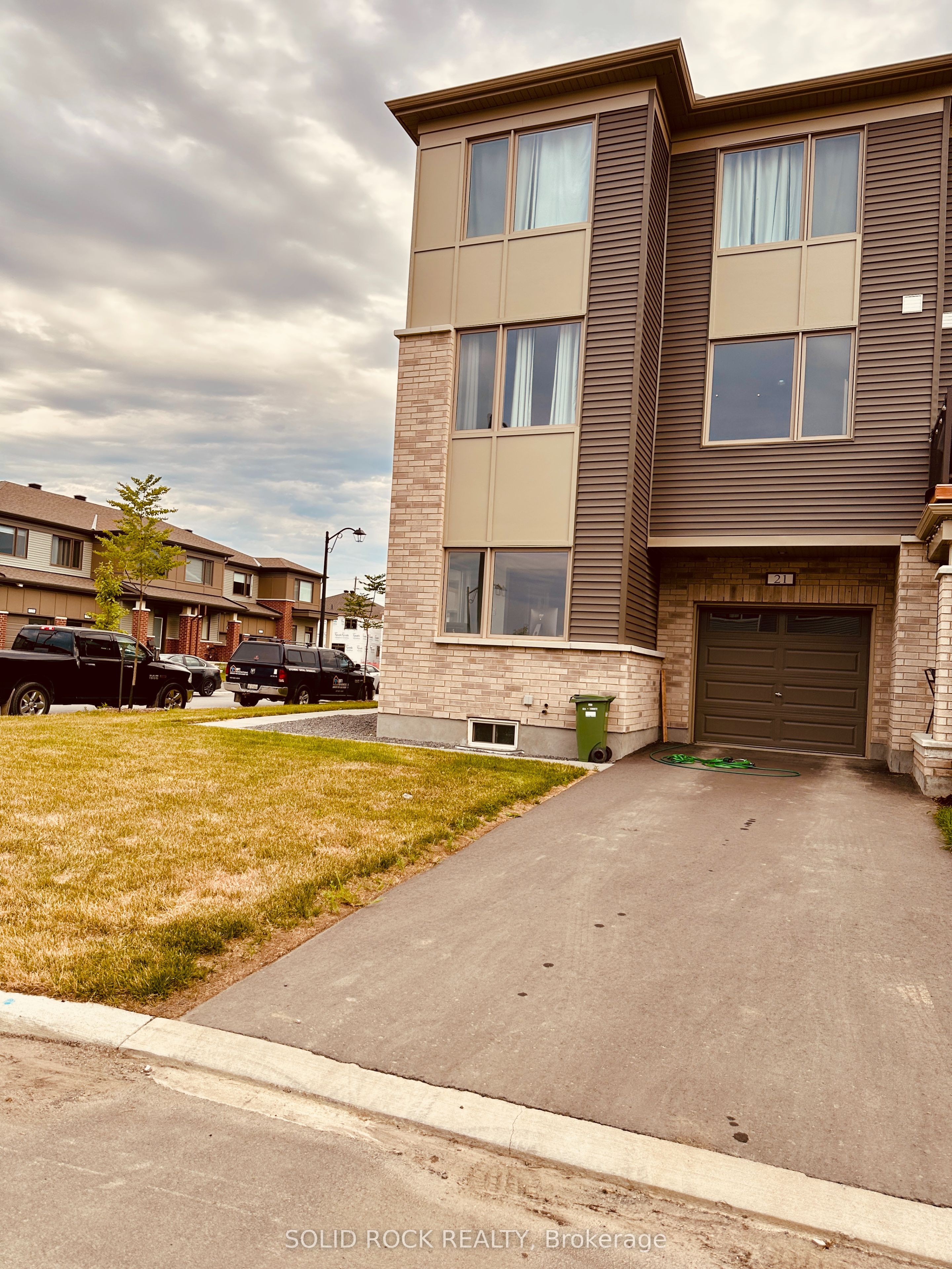 21 Stitch Mews Street, Stittsville - Munster - Richmond, ON K0A 2Z0 photo 3