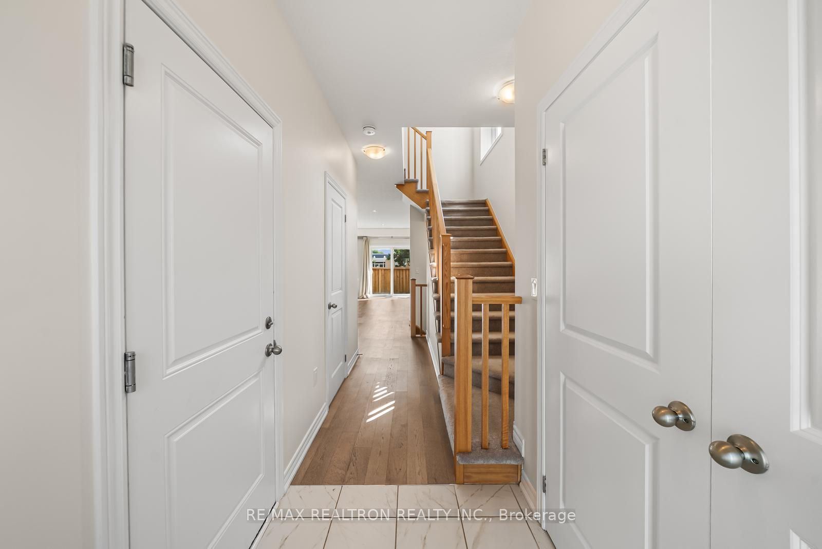 10 Starling Drive, Hamilton, ON L9A 2P5 photo 2