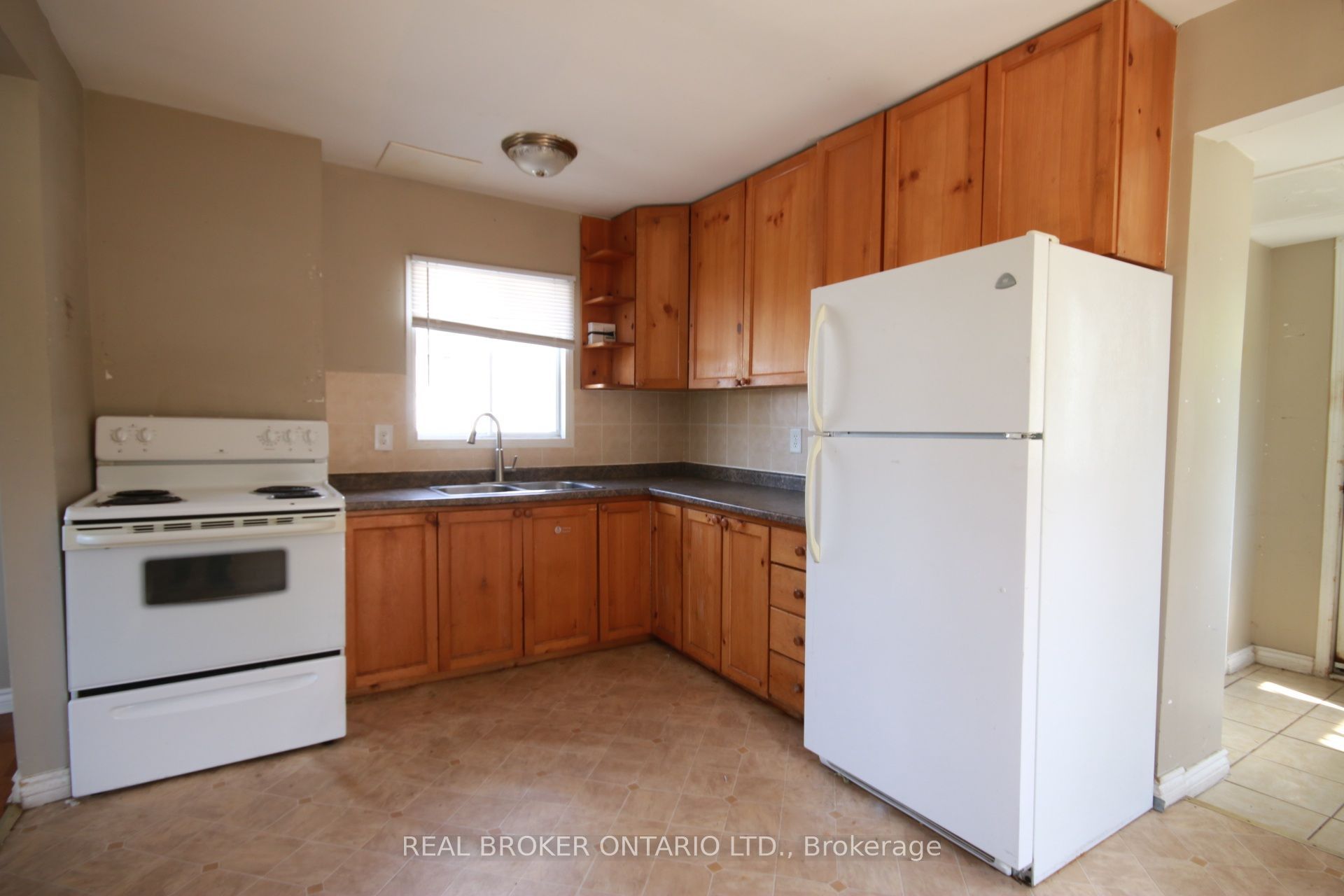 236 Mountain Street, Greater Sudbury, ON P3B 2T7 photo 2