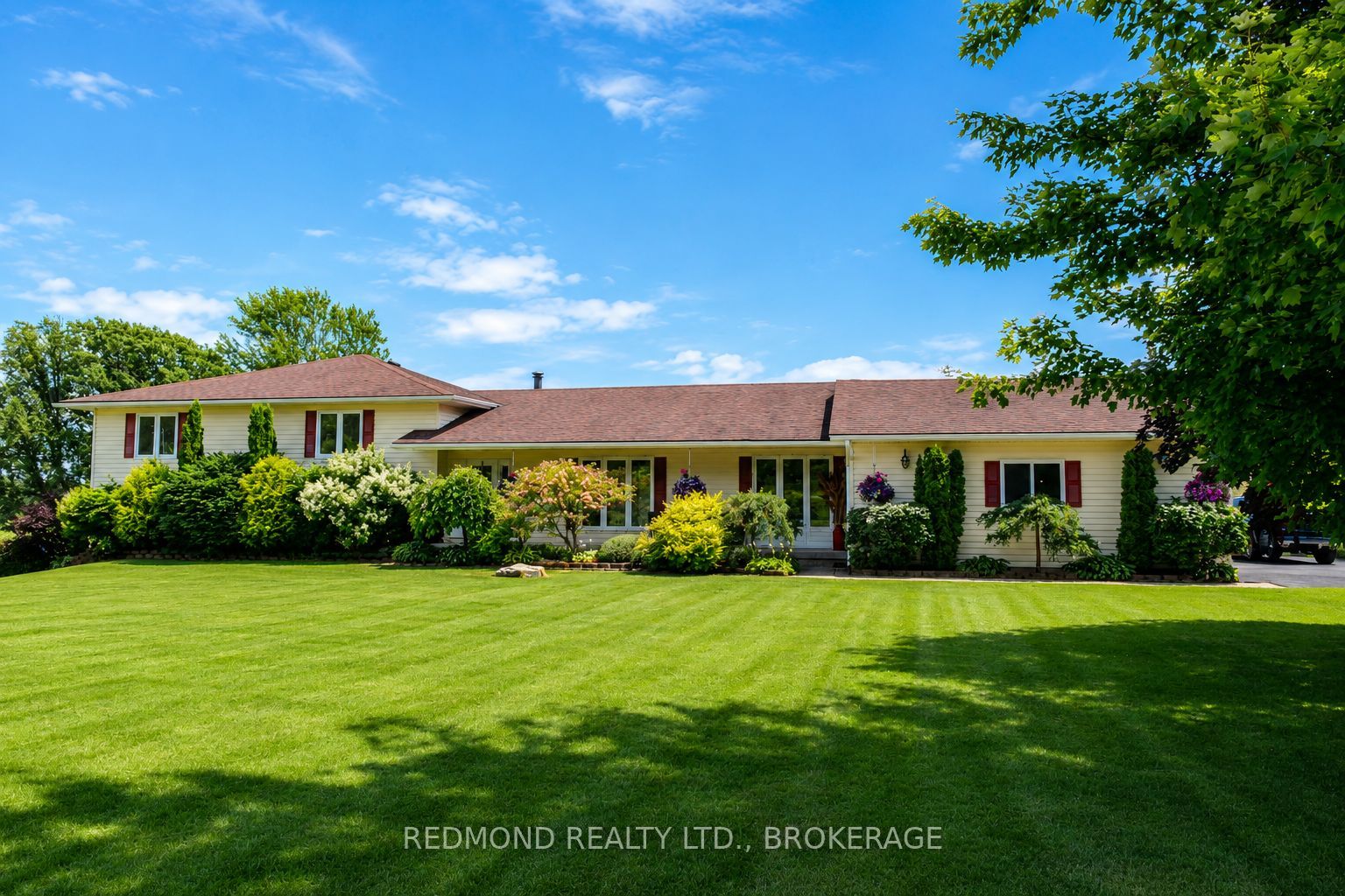 449 County 2 Road, Front of Leeds & Seeleys Bay, ON K7G 2V4