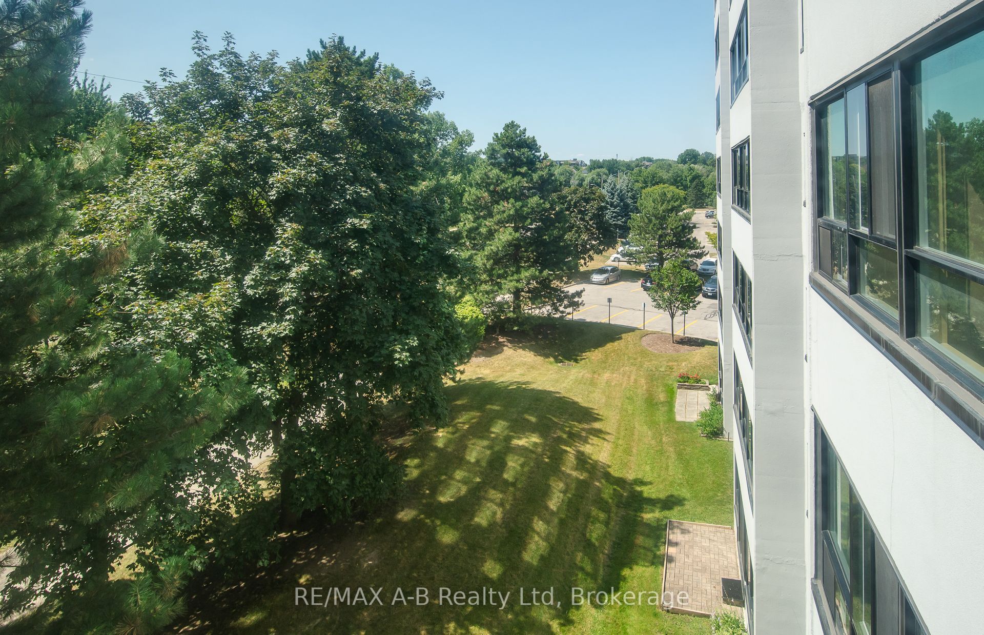 600 Grenfell Drive W 407, London North, ON N5X 2R8 photo 2