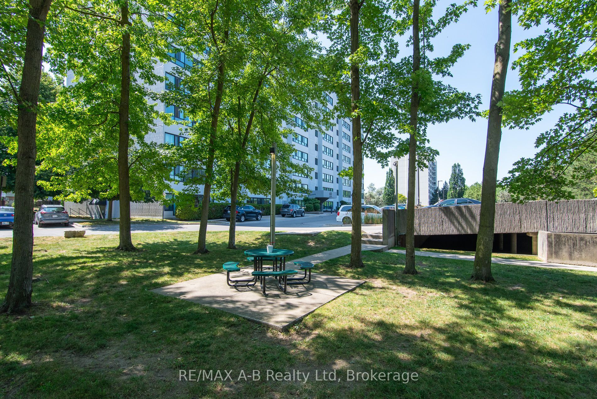 600 Grenfell Drive W 407, London North, ON N5X 2R8 photo 3