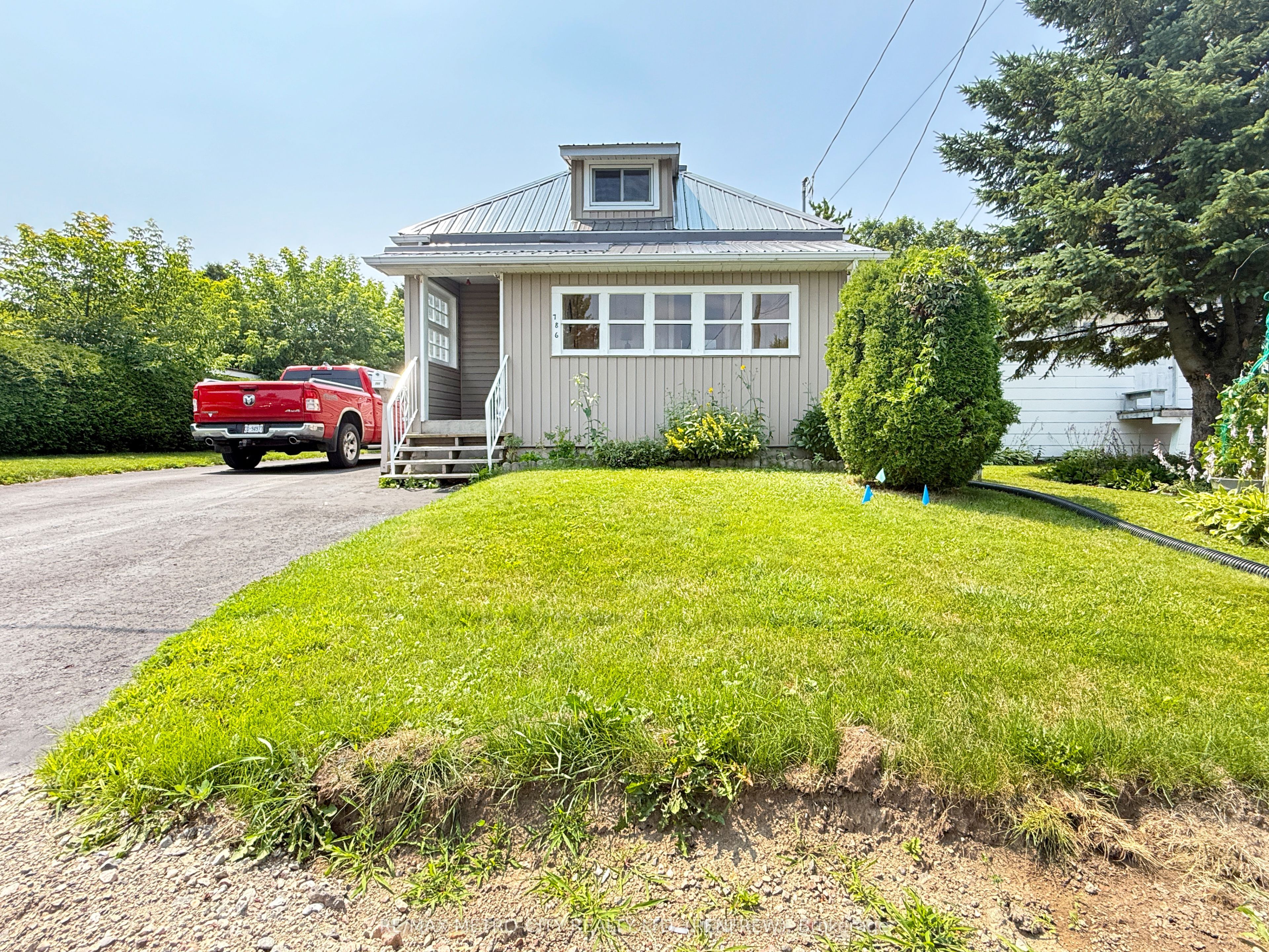 786 Seventh Street, Renfrew, ON K7V 1B7 photo 2