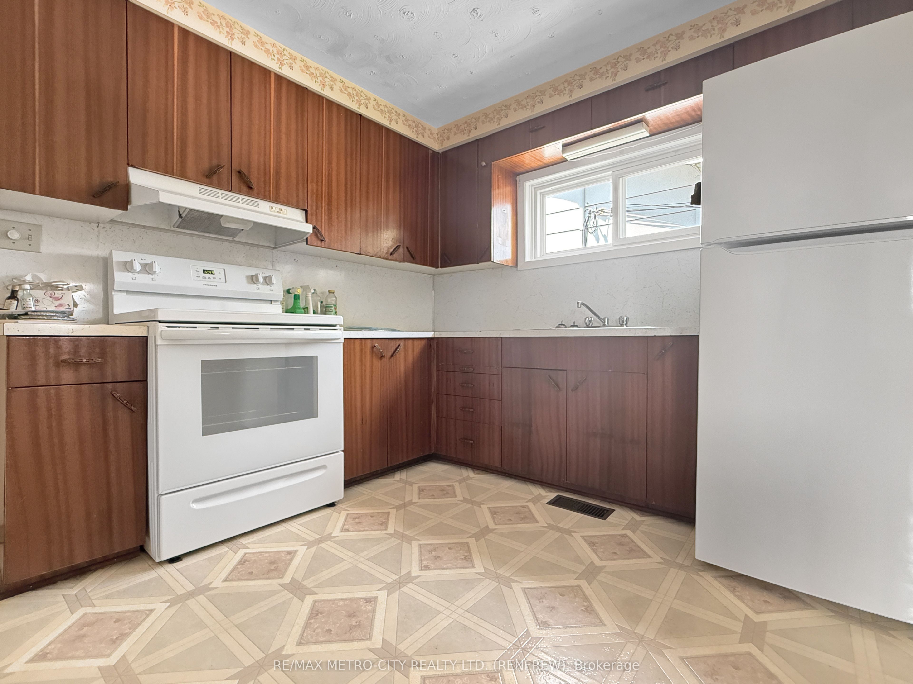 786 Seventh Street, Renfrew, ON K7V 1B7 photo 4