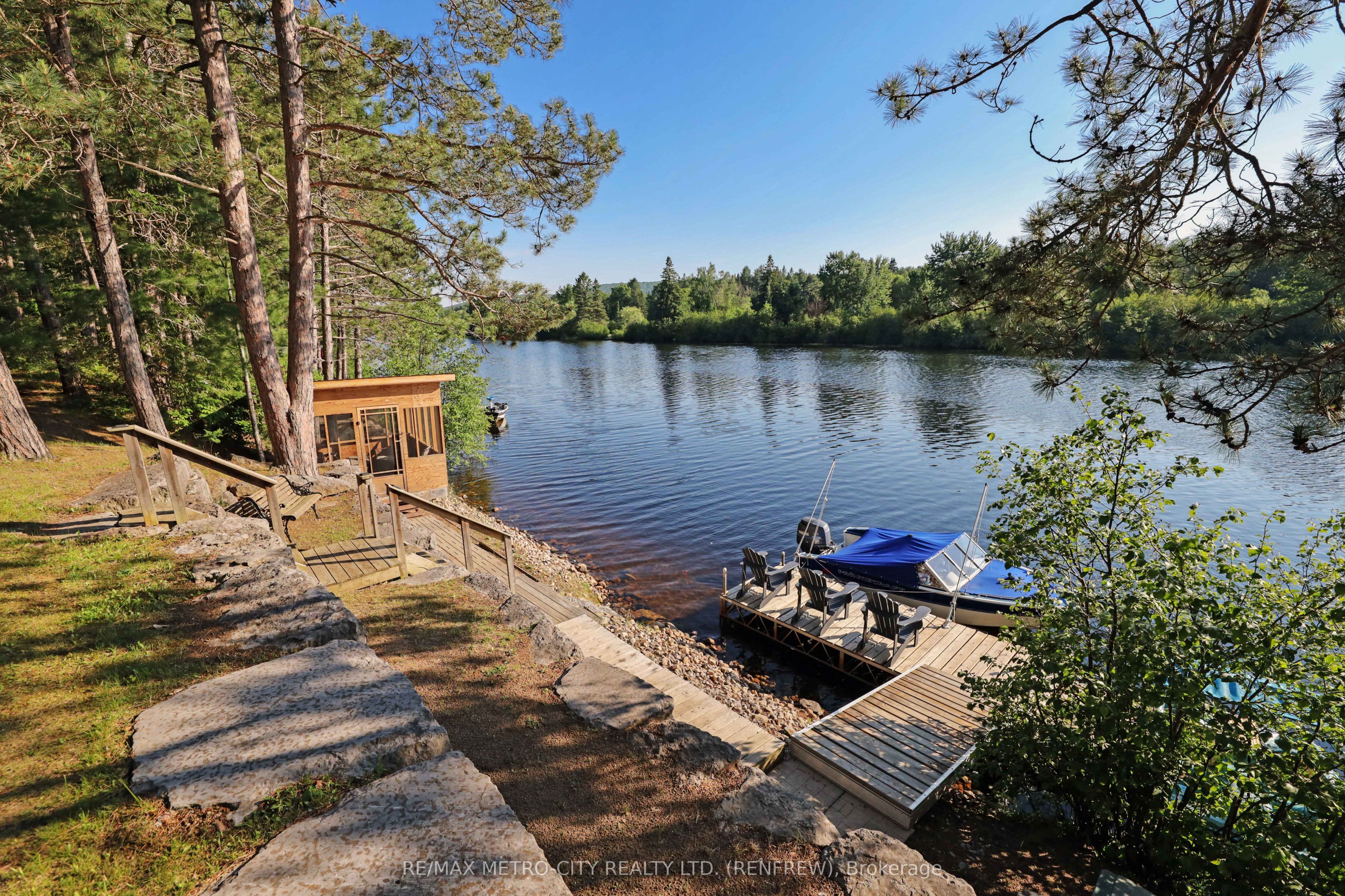 79 FLYING CLUB Road, Greater Madawaska, ON K0J 2R0 photo 4