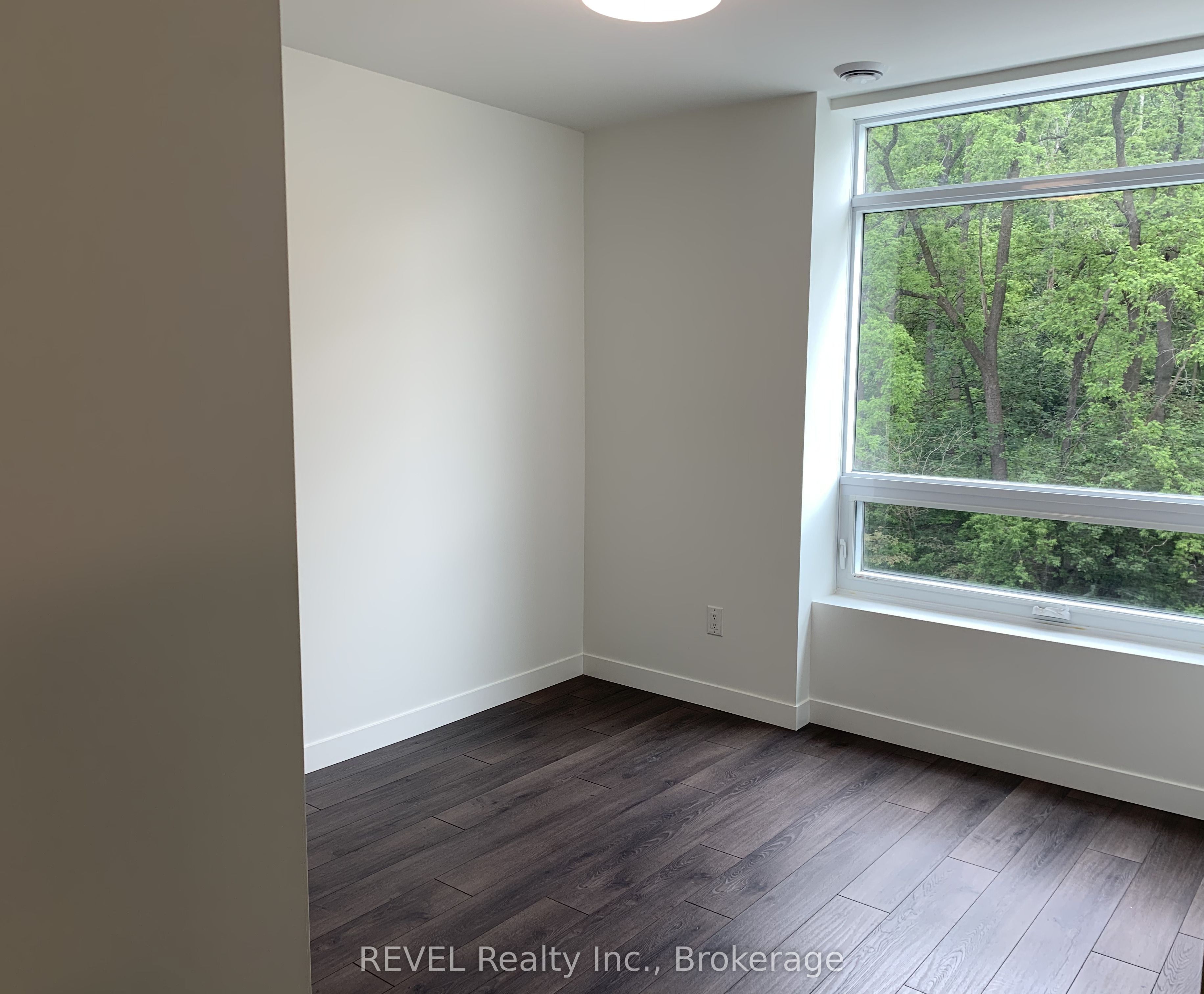 455 Charlton Avenue E 301, Hamilton, ON L8N 0B2 photo 5