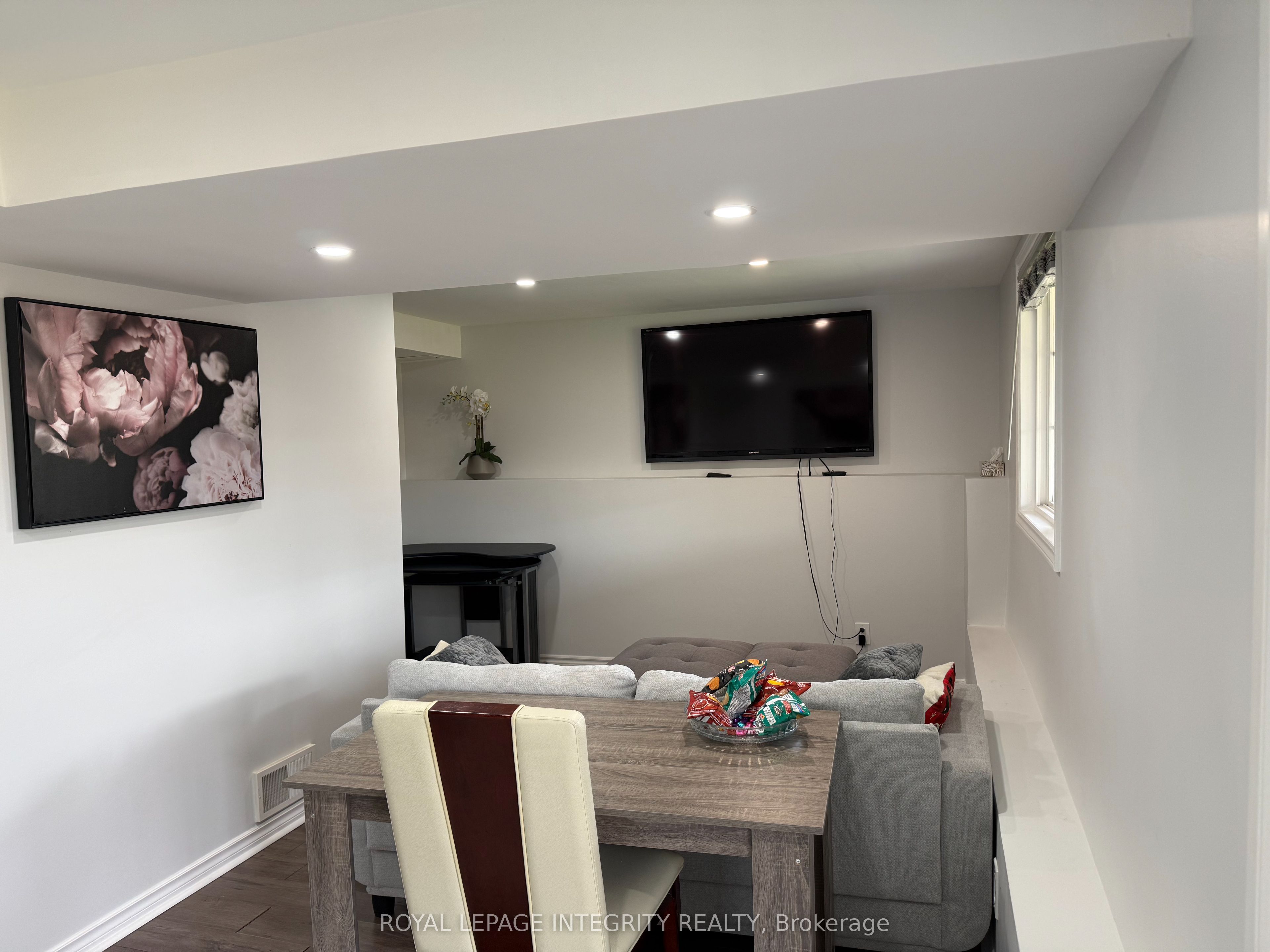 219 Lucinda Crescent, Orleans - Convent Glen and Area, ON K1W 0A1 photo 3