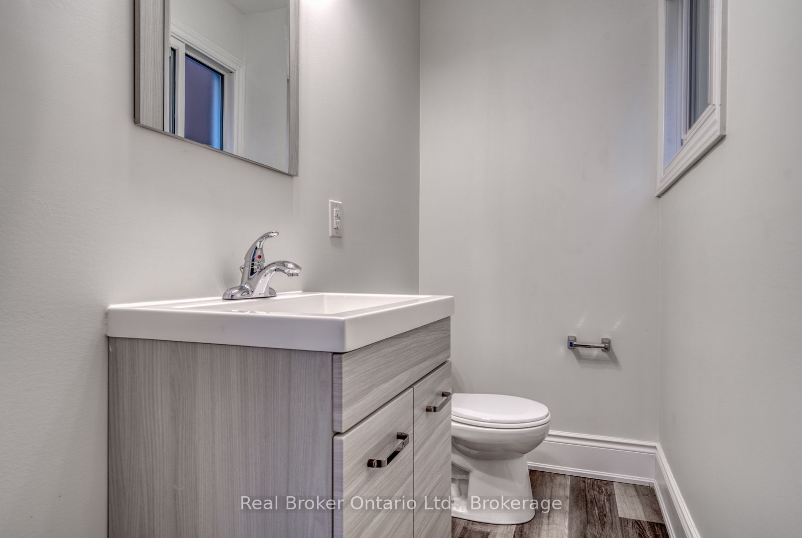220 Caroline Street S 1, Hamilton, ON L8P 3L4
