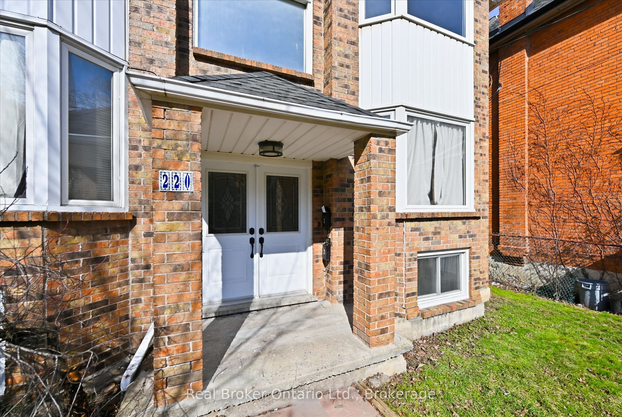 220 Caroline Street S 1, Hamilton, ON L8P 3L4 photo 3