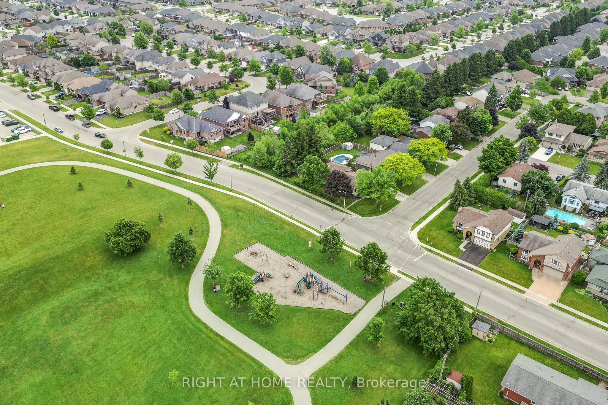 2 Noble Lane, St. Thomas, ON N5R 0C4