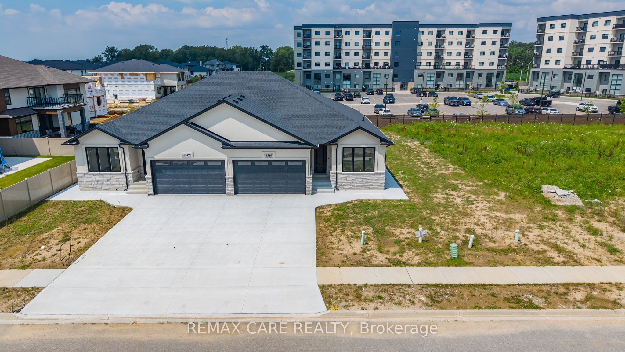 4519 Valerio Crescent, LaSalle, ON N9H 0N1 photo 2