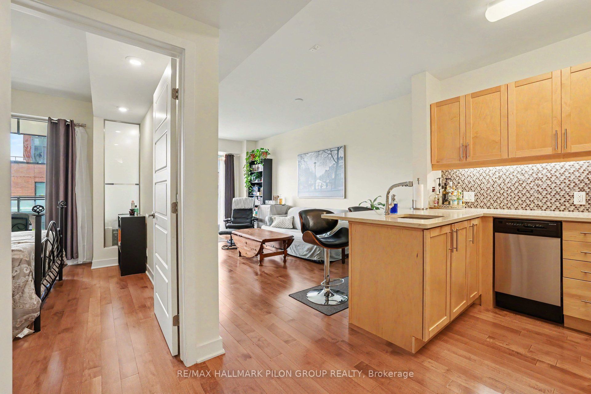 300C Lett Street 619, West Centre Town, ON K1R 0A8 photo 3