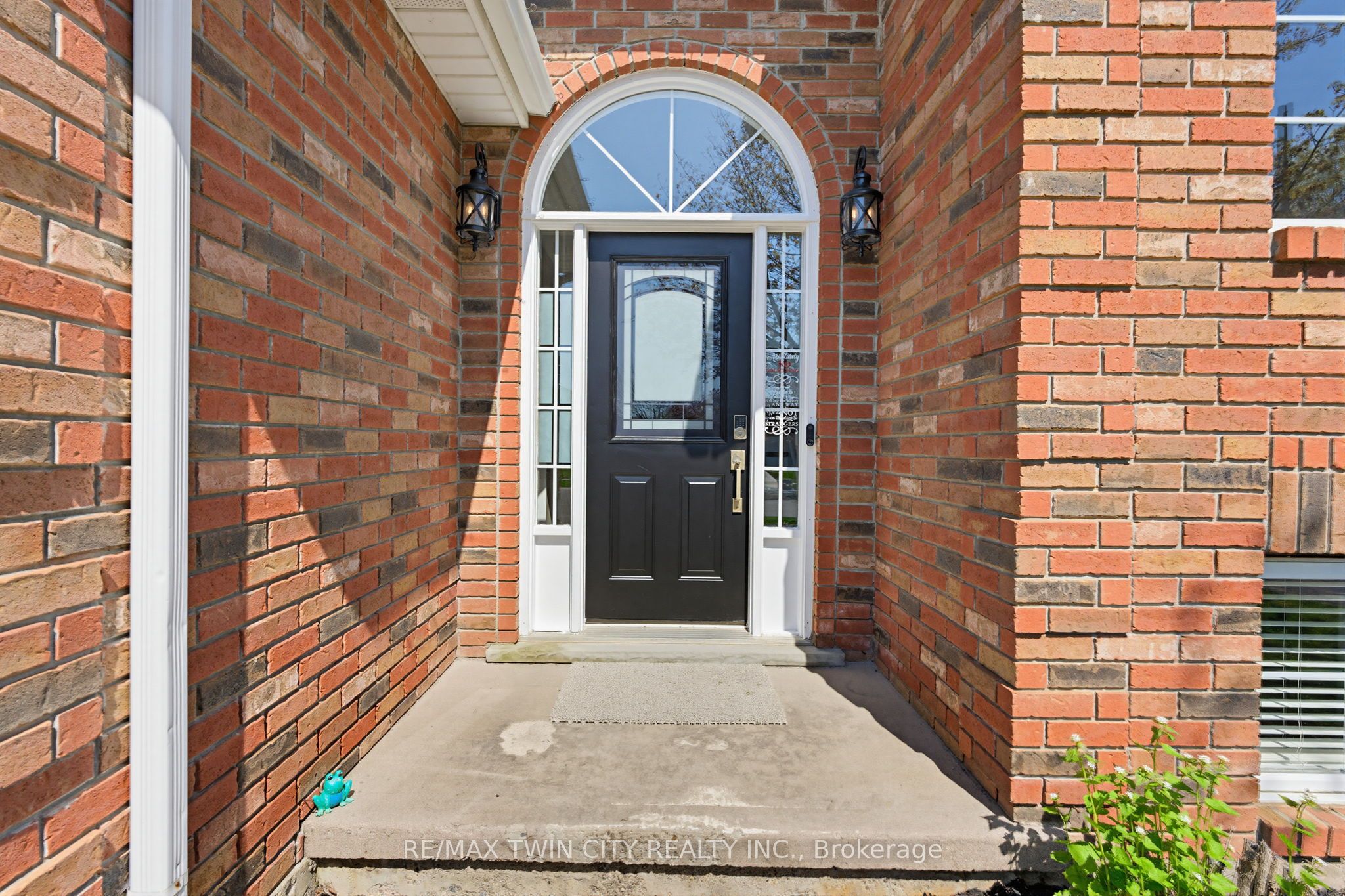 60 St Patrick's Drive, Brantford, ON N3T 6L4 photo 2