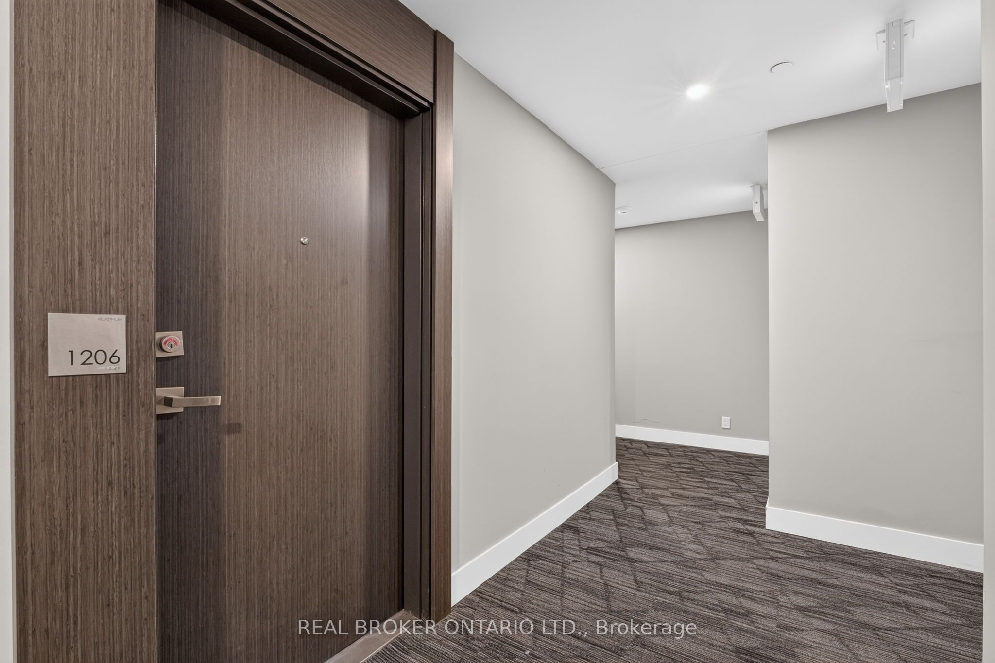 15 Queen Street S 1206, Hamilton, ON L8P 0C6 photo 3