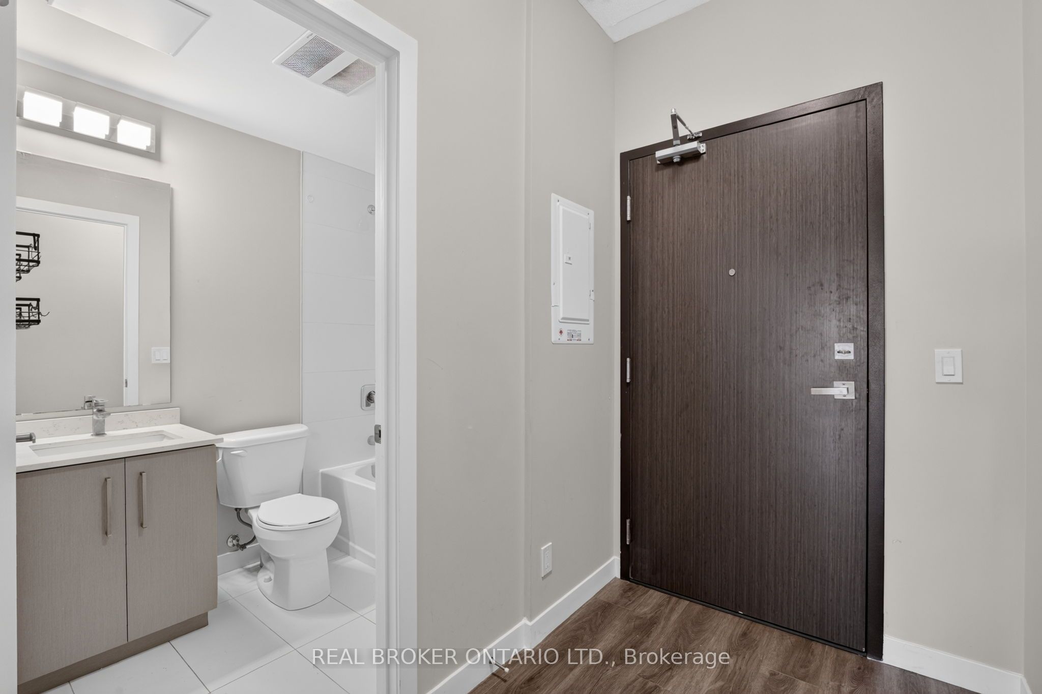 15 Queen Street S 1206, Hamilton, ON L8P 0C6 photo 4