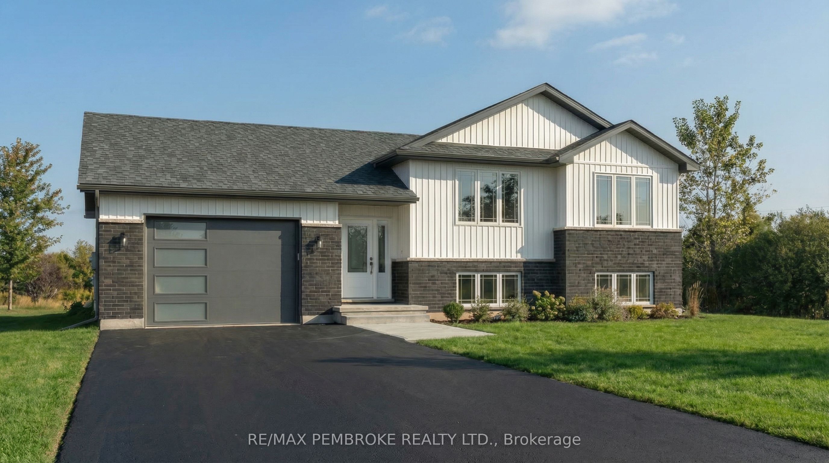 22 Eddy Crescent, Pembroke, ON K8A 0M1