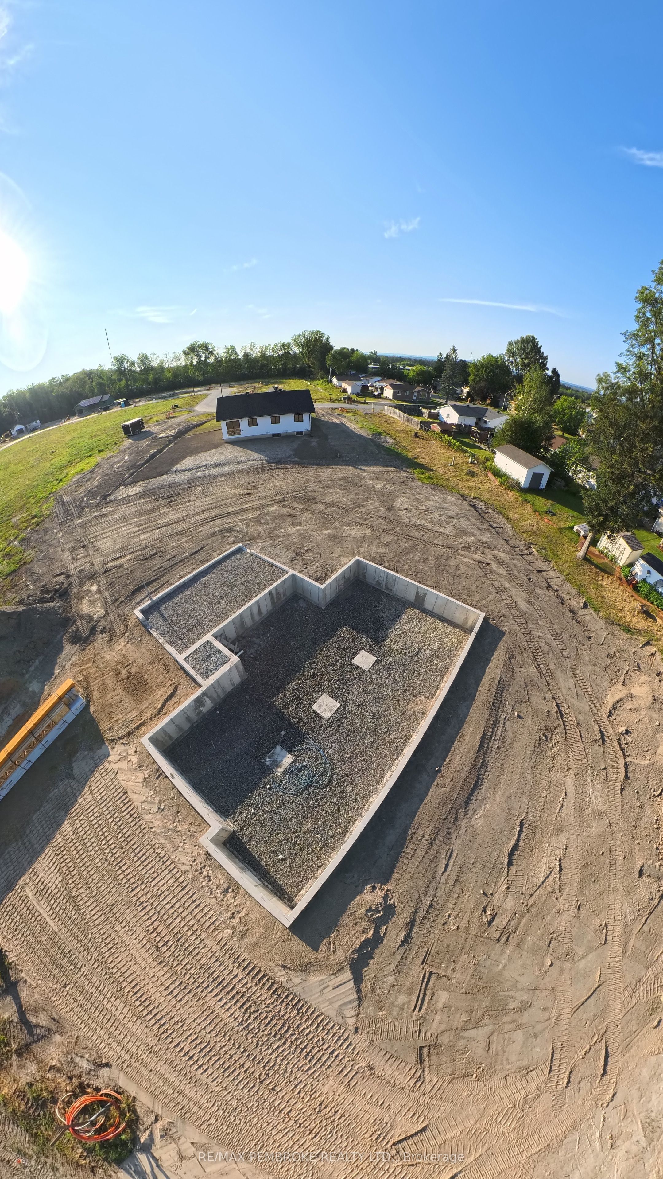 22 Eddy Crescent, Pembroke, ON K8A 0M1 photo 2