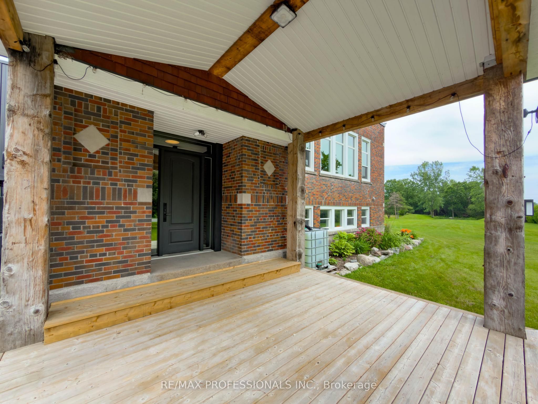 1744 Ridgemount Road, Fort Erie, ON L0S 1N0 photo 3