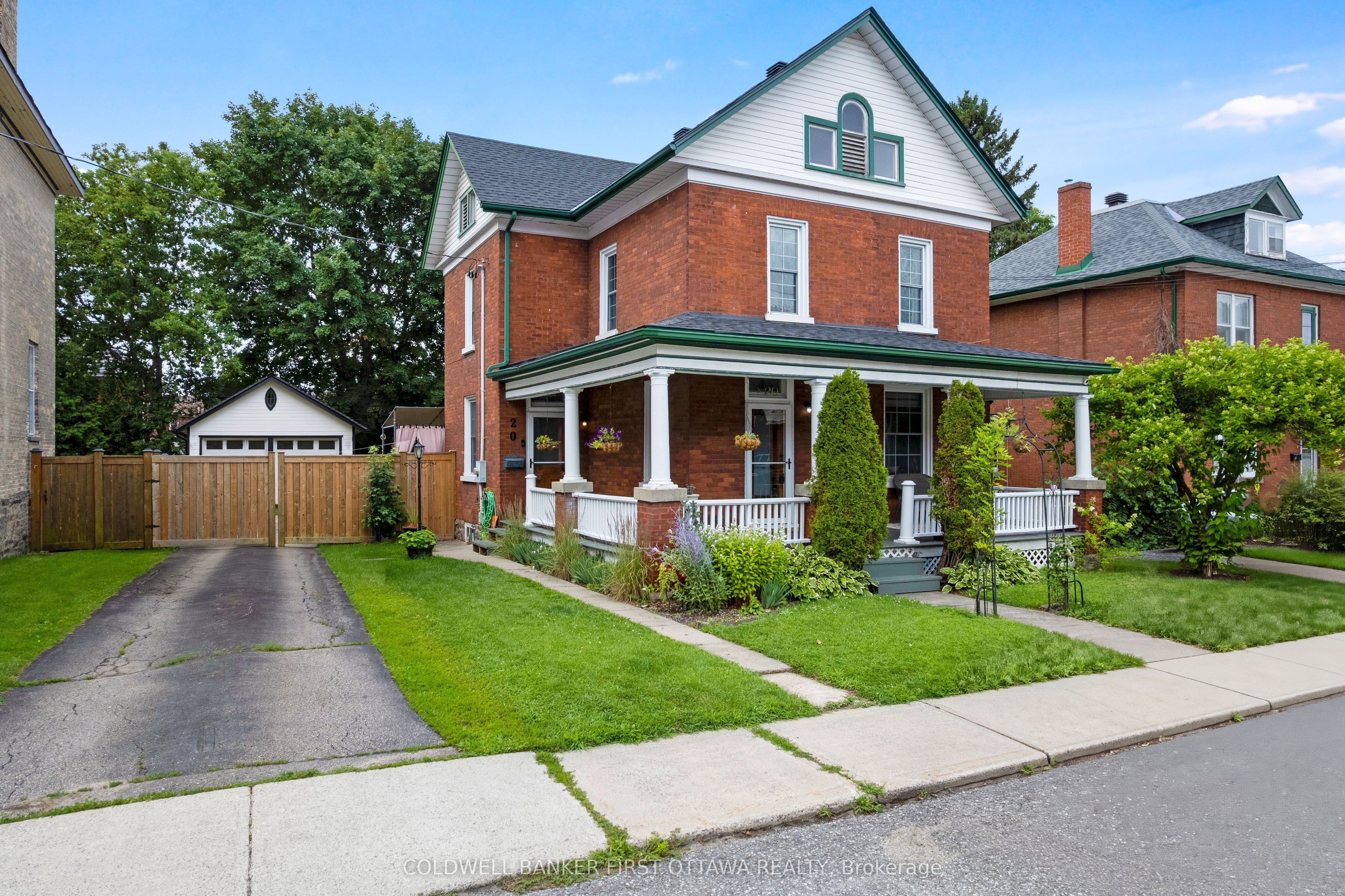 20 McEwen Avenue, Smiths Falls, ON K7A 2K4
