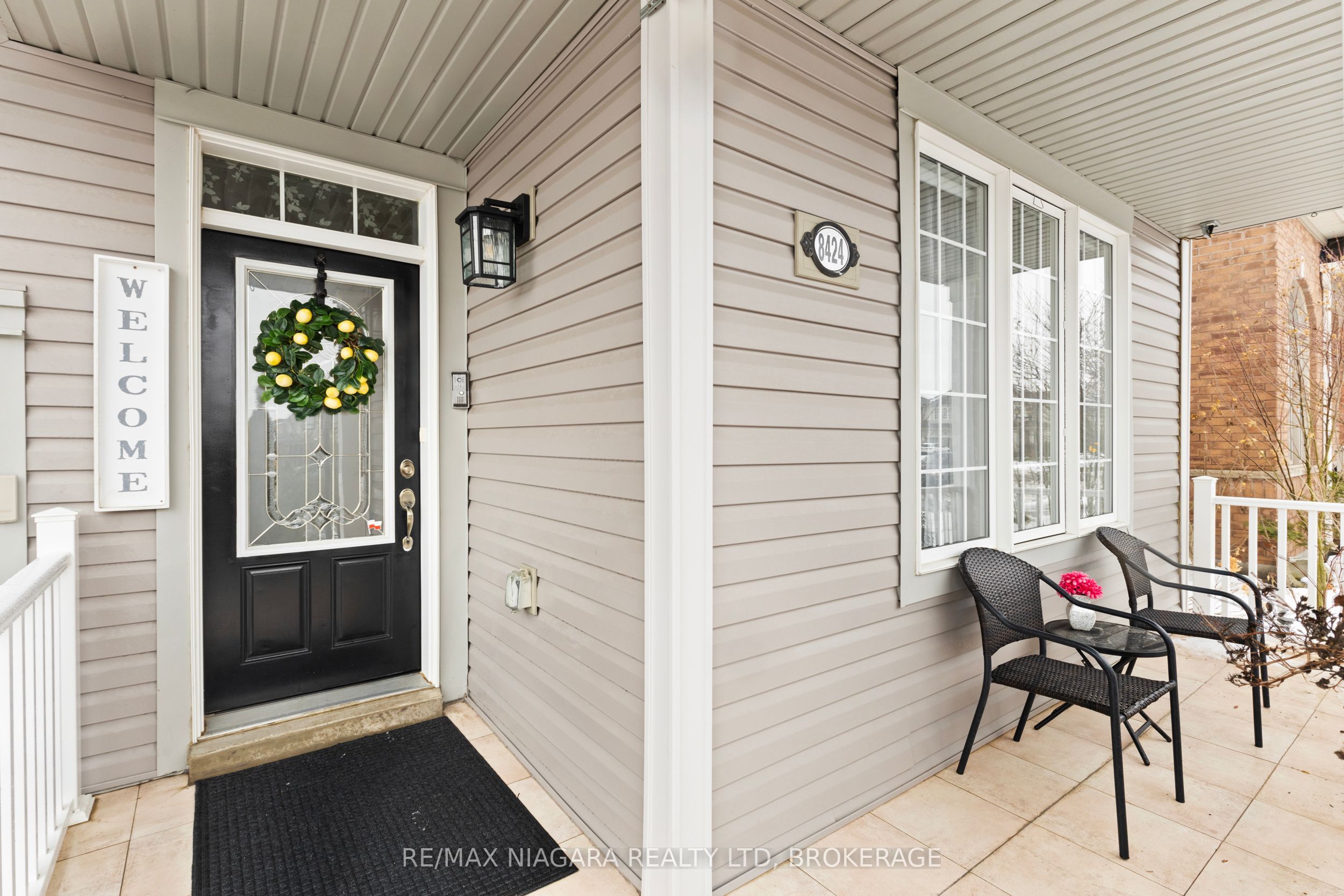 8424 Mulberry Drive, Niagara Falls, ON L2H 0K4 photo 2