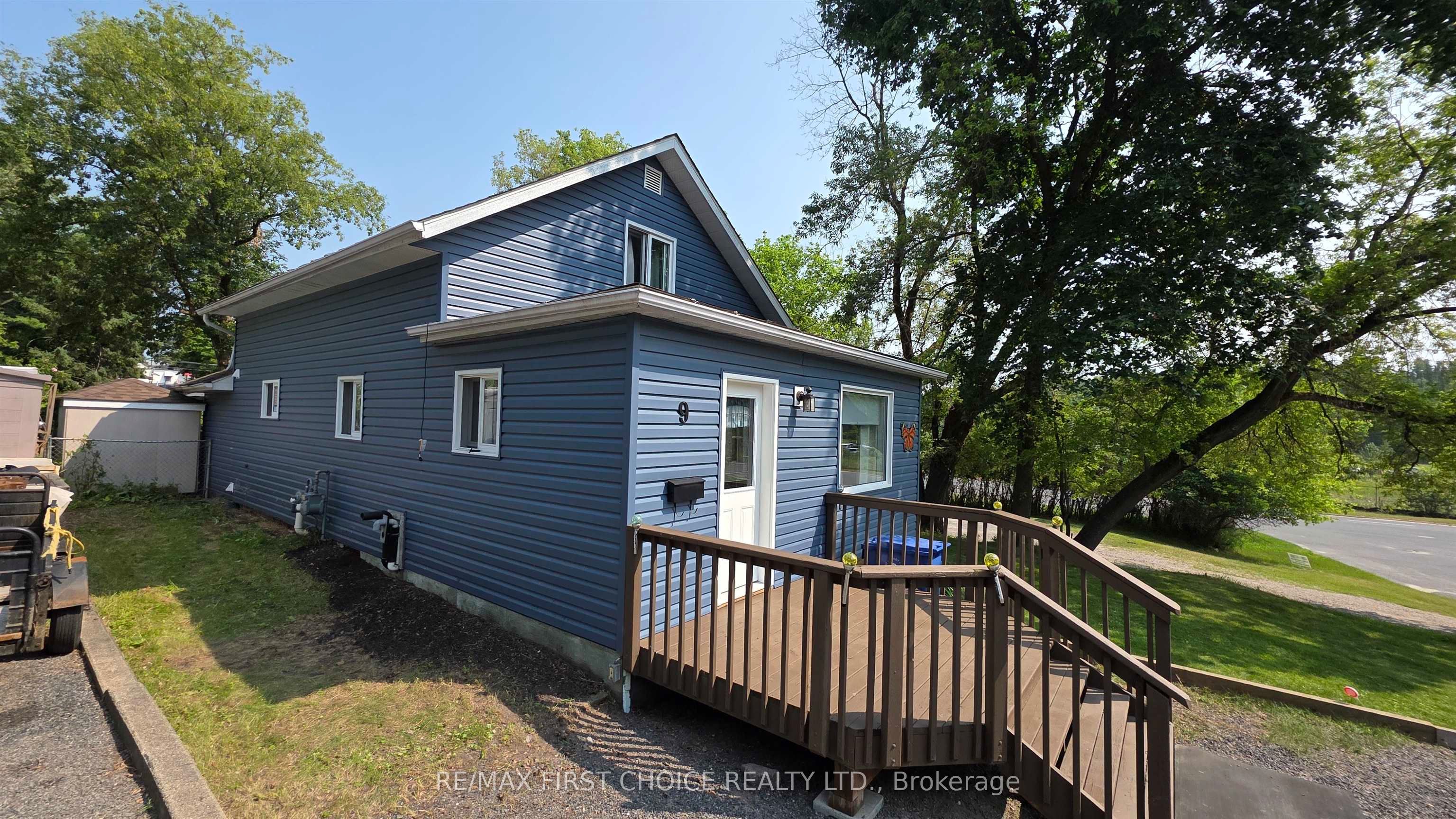 9 MASCOTT Avenue, Kenora, ON P9N 3A1