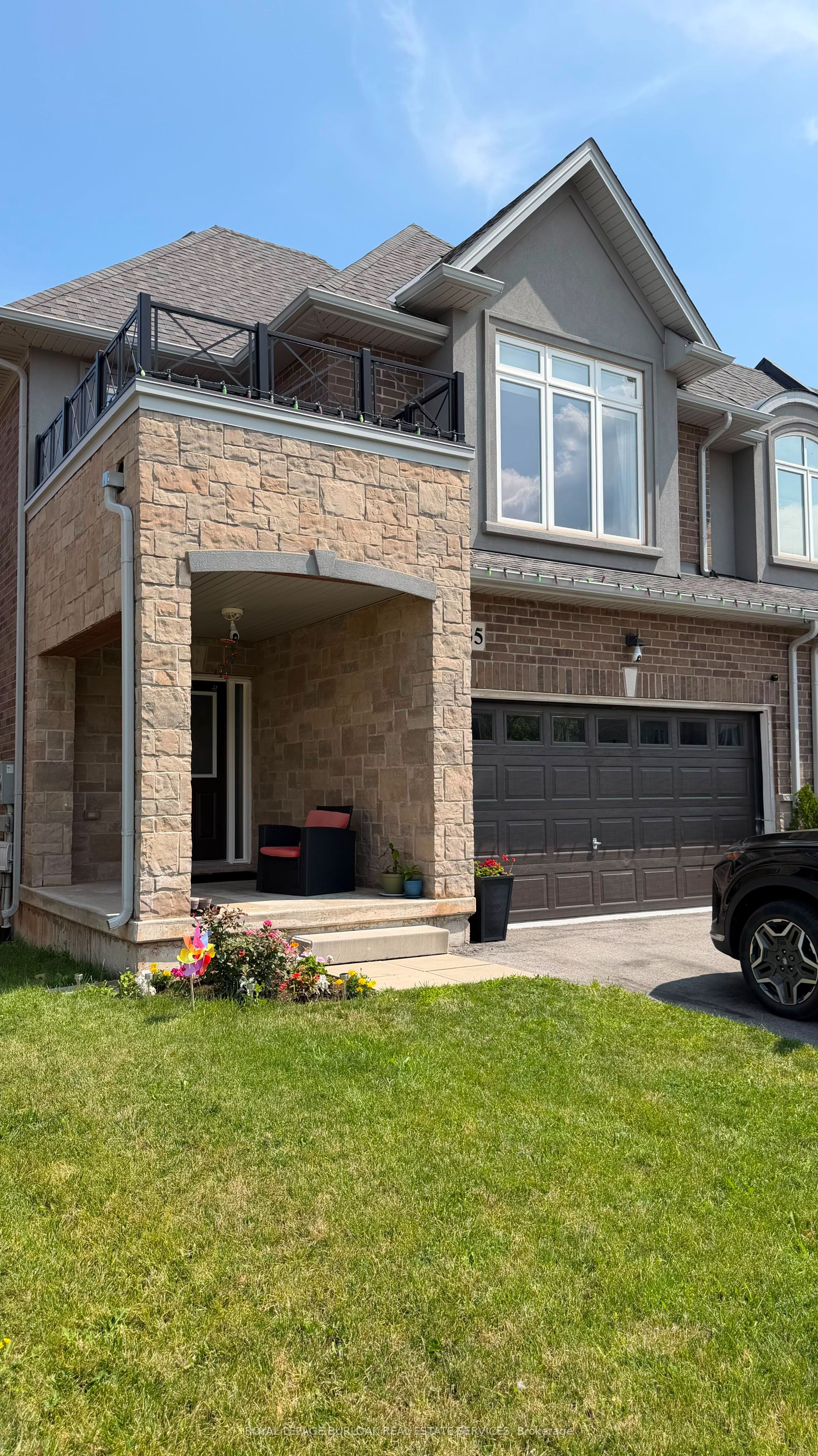 35 Pinot Crescent, Hamilton, ON L8E 0J8 photo 2