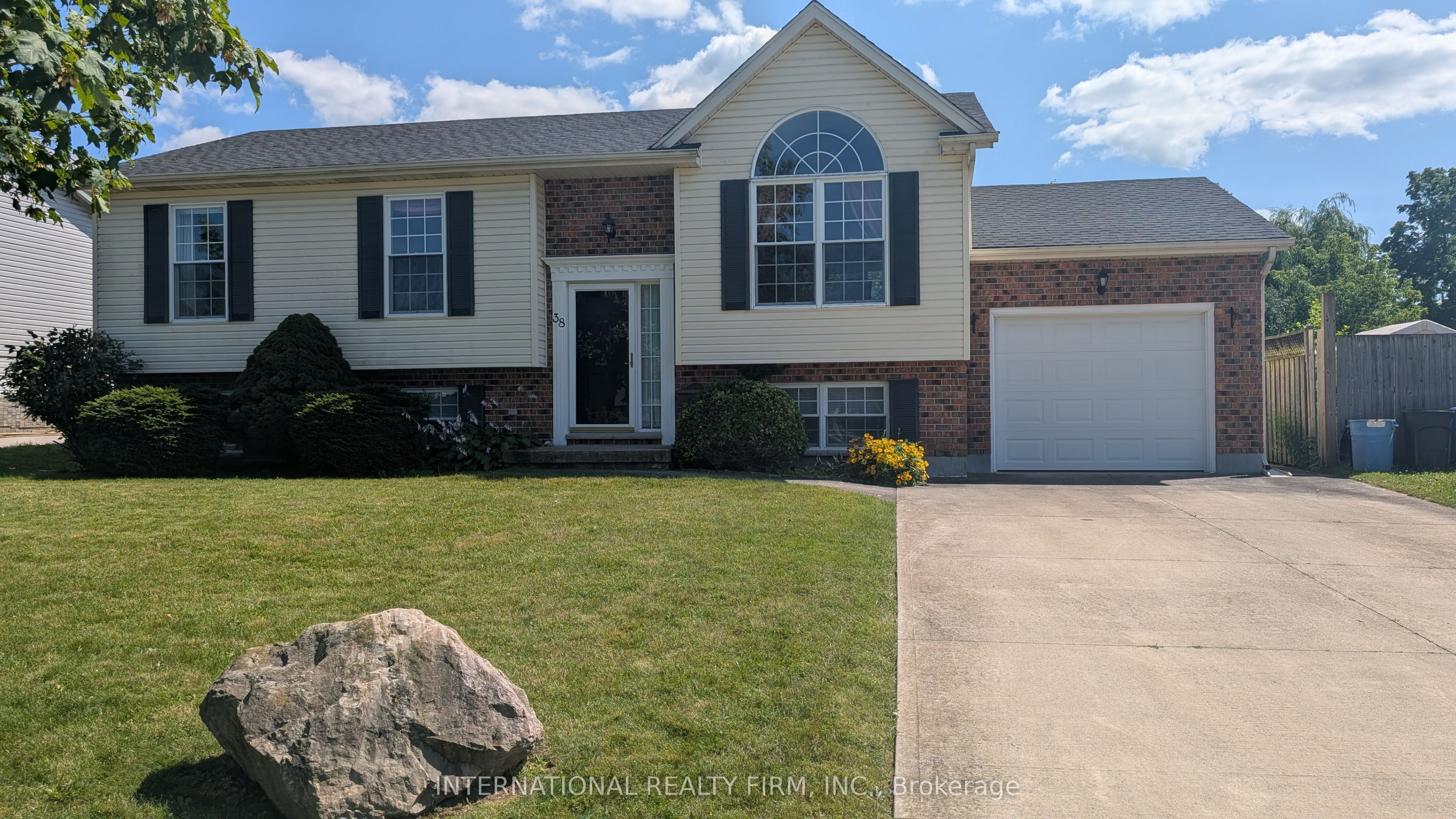 38 Windle Village Crescent, Thorold, ON L2V 4Z6 photo 2