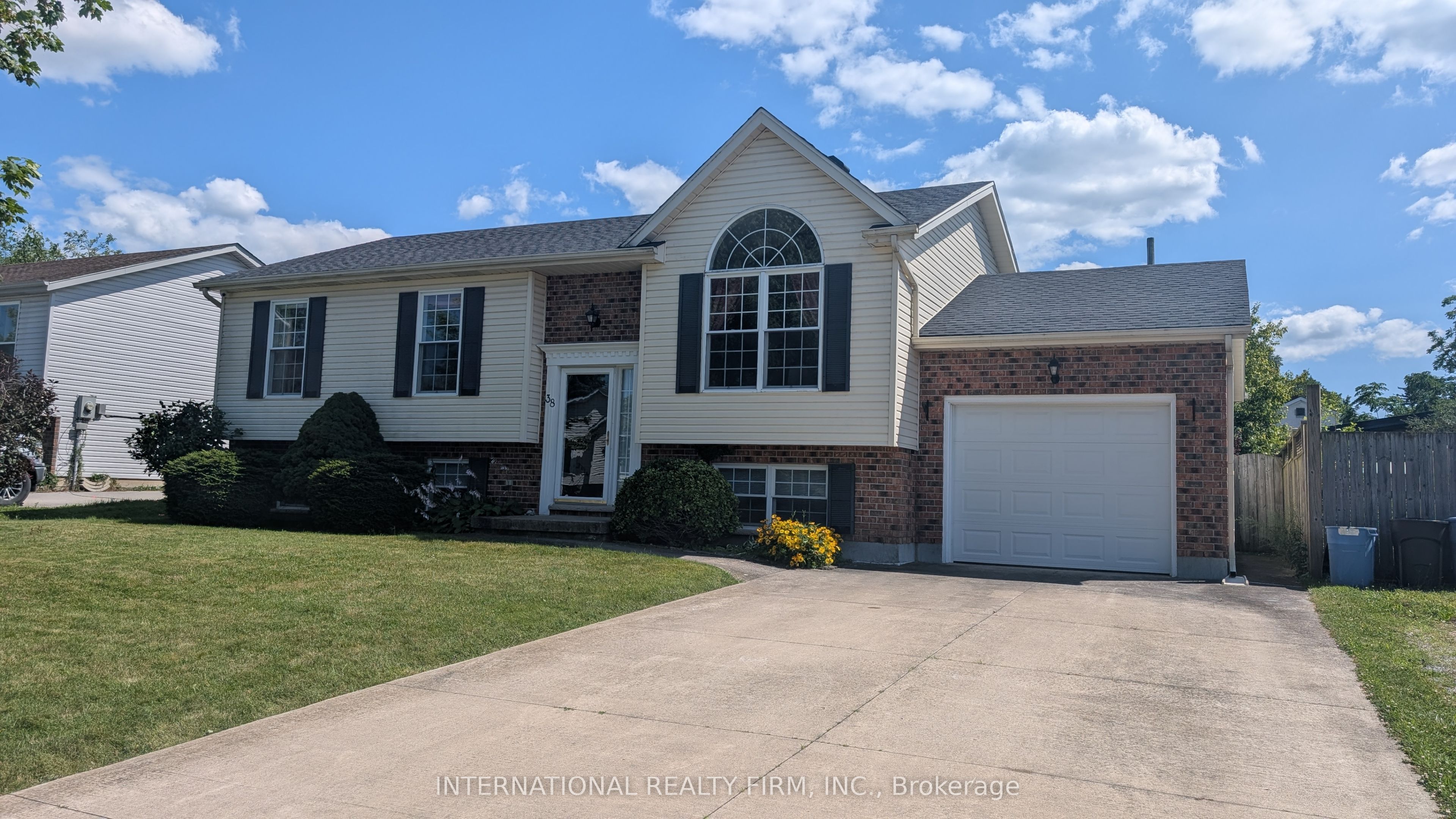 38 Windle Village Crescent, Thorold, ON L2V 4Z6 photo 3