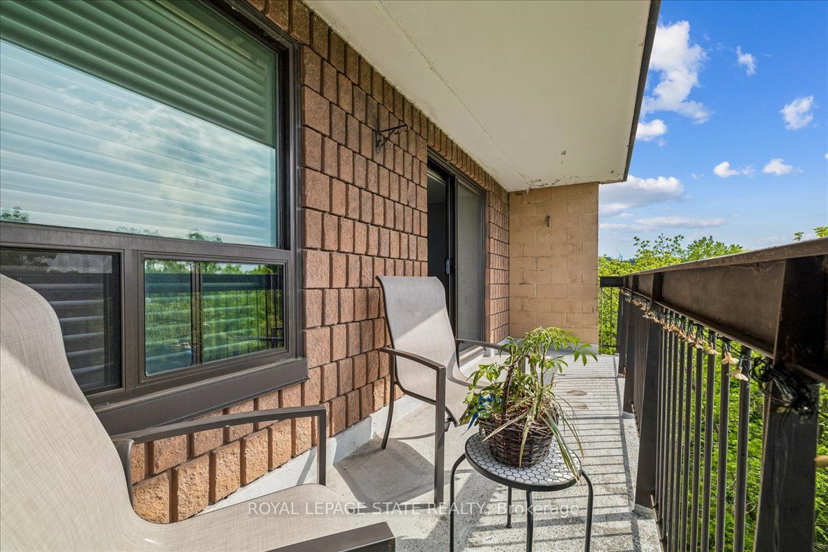 966 Queenston Road 605, Hamilton, ON L8G 1B7 photo 4