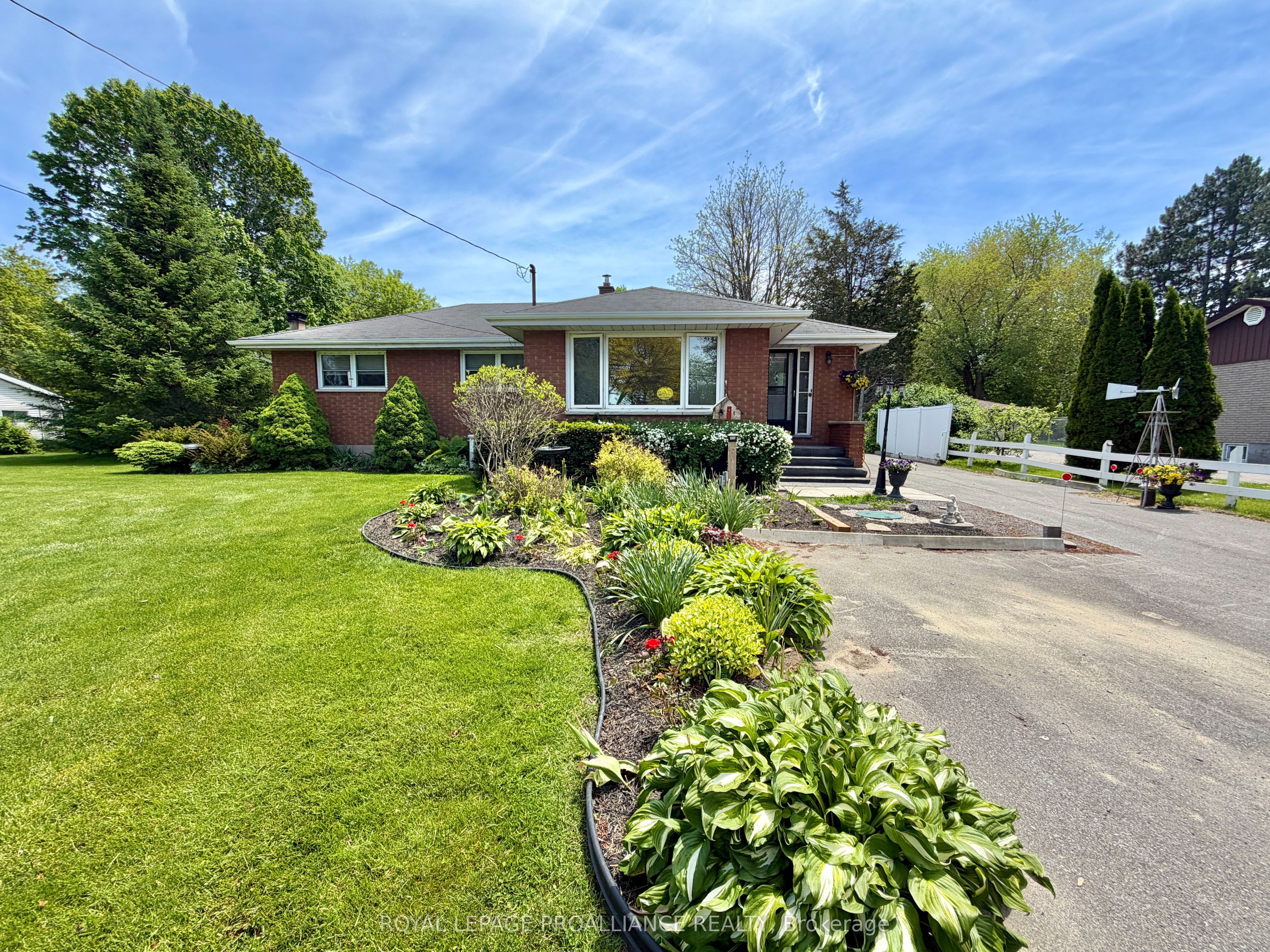 471 County Road 3 Road, Prince Edward County, ON K8N 4Z1