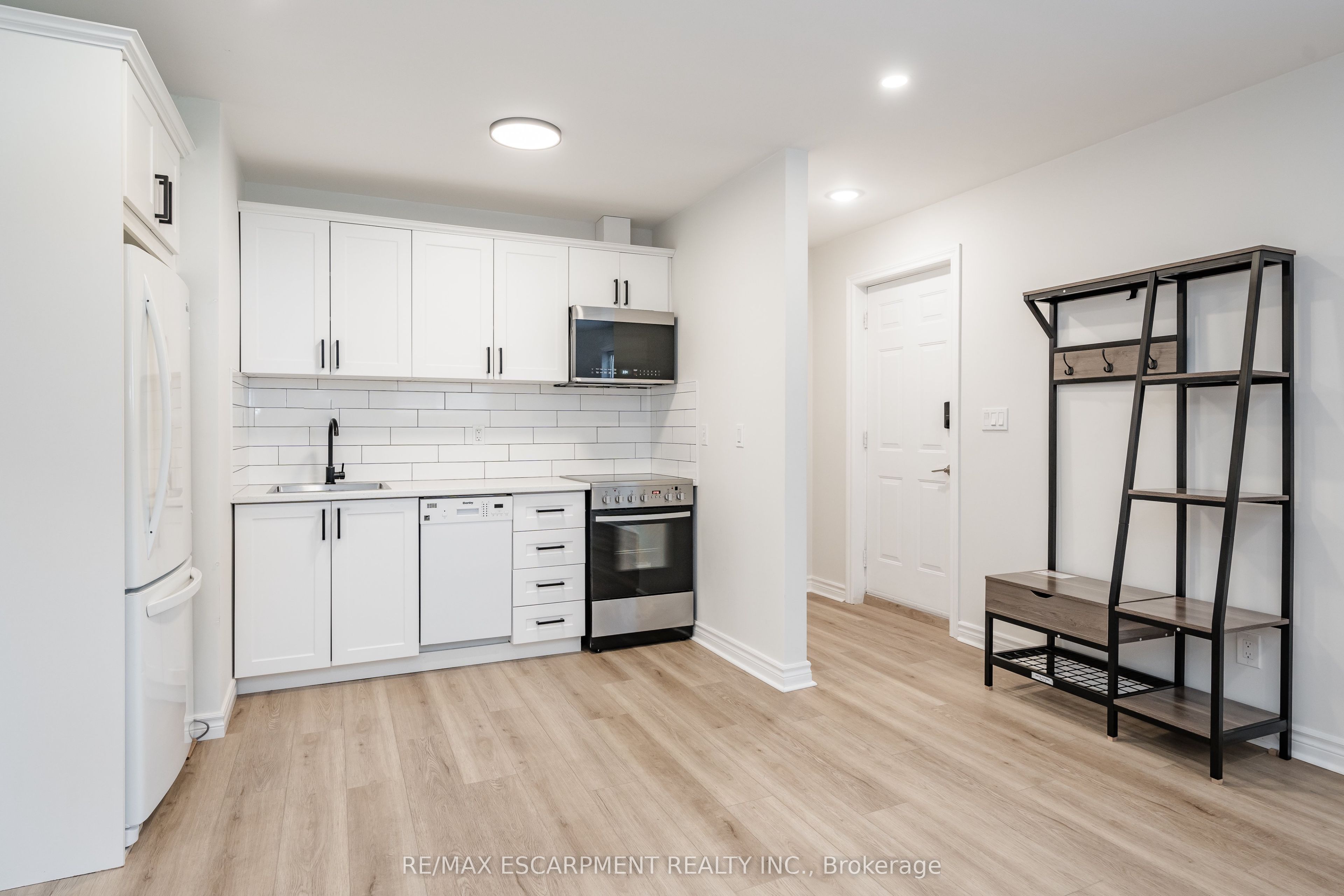 7669 Alpine Drive #Lower, Niagara Falls, ON L2H 3B7 photo 5