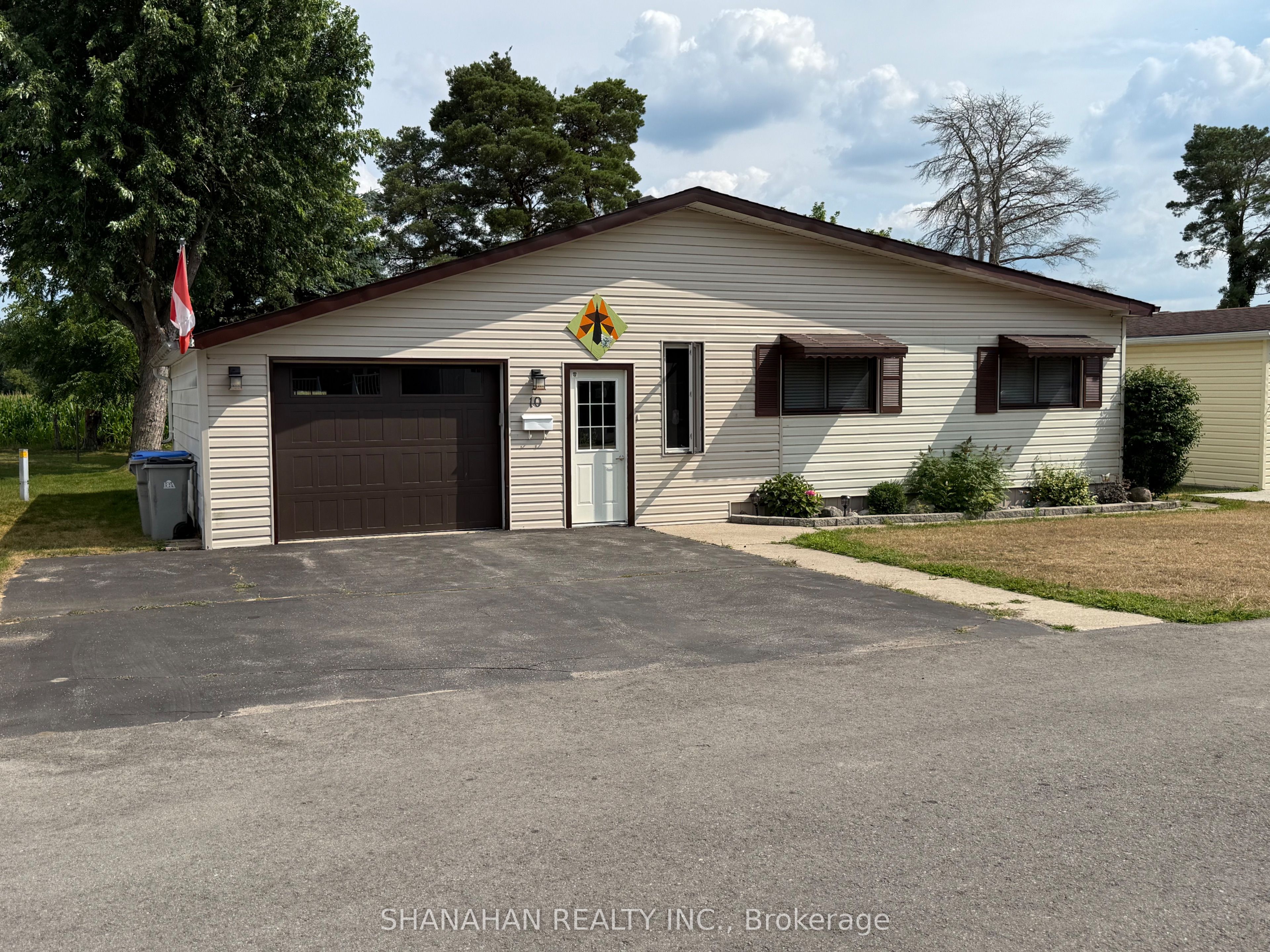 10 Velma Street, Strathroy-Caradoc, ON N7G 3L3 photo 2