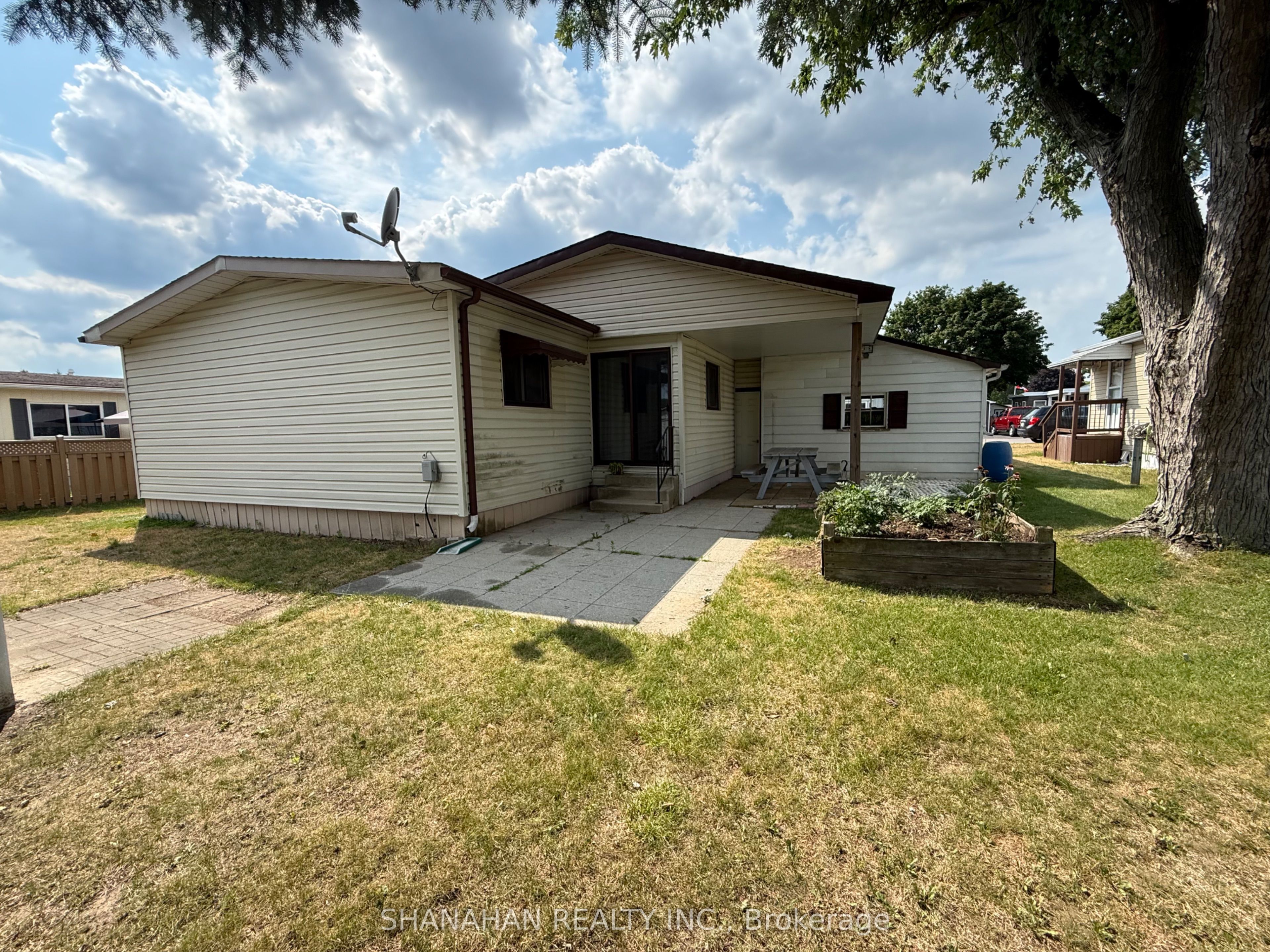 10 Velma Street, Strathroy-Caradoc, ON N7G 3L3 photo 3