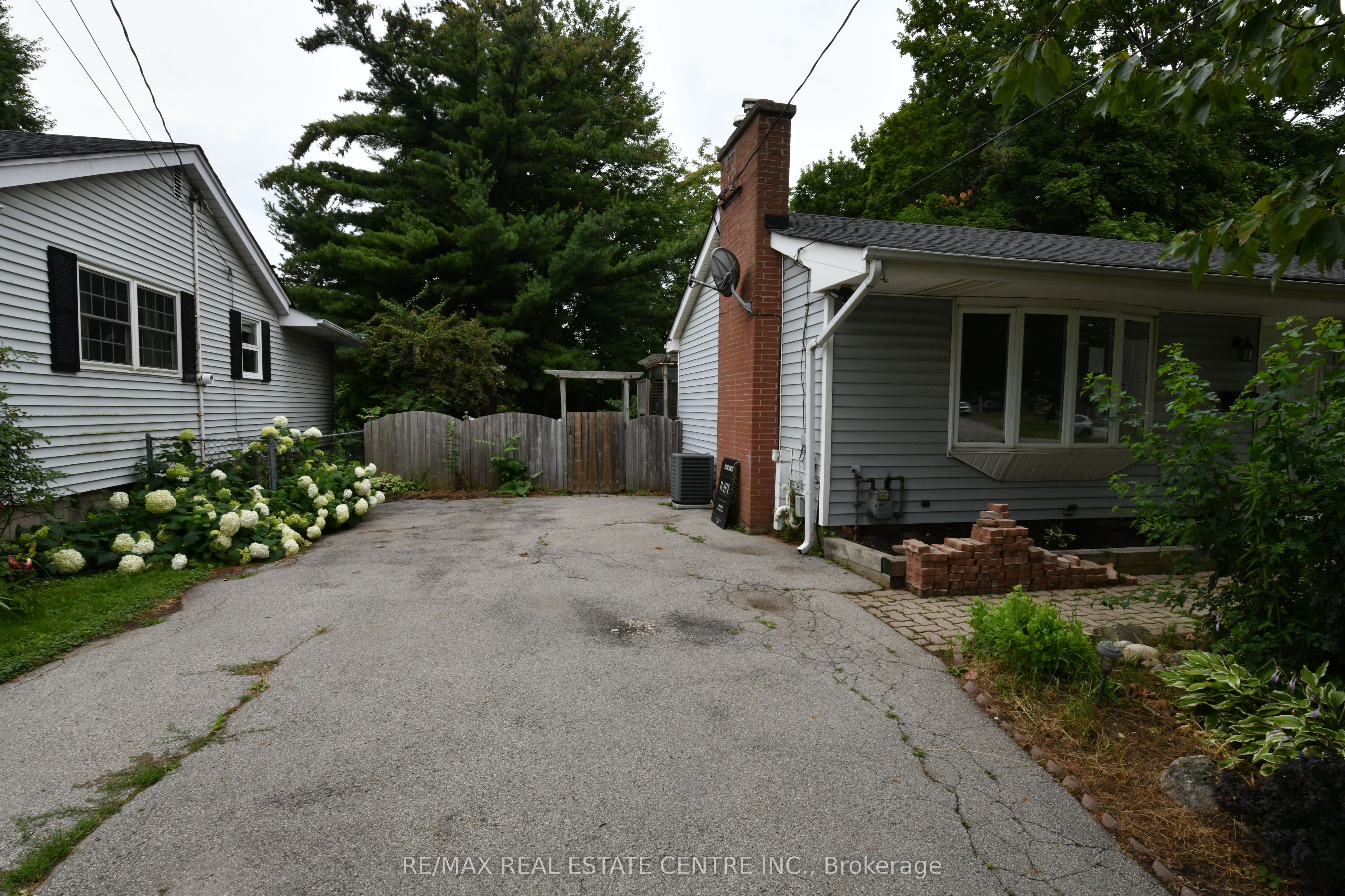 15 Miller Drive, Hamilton, ON L9G 2H9 photo 3