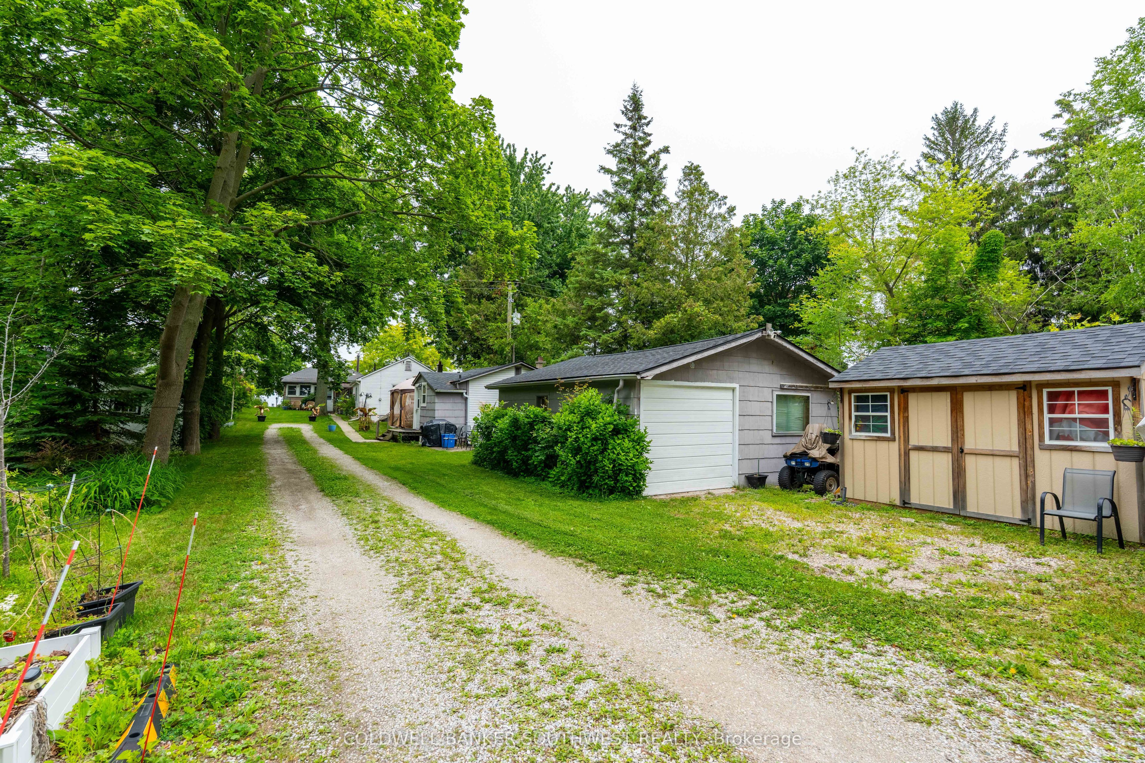 6288 Spruce Street, Lambton Shores, ON N0N 1J2 photo 2