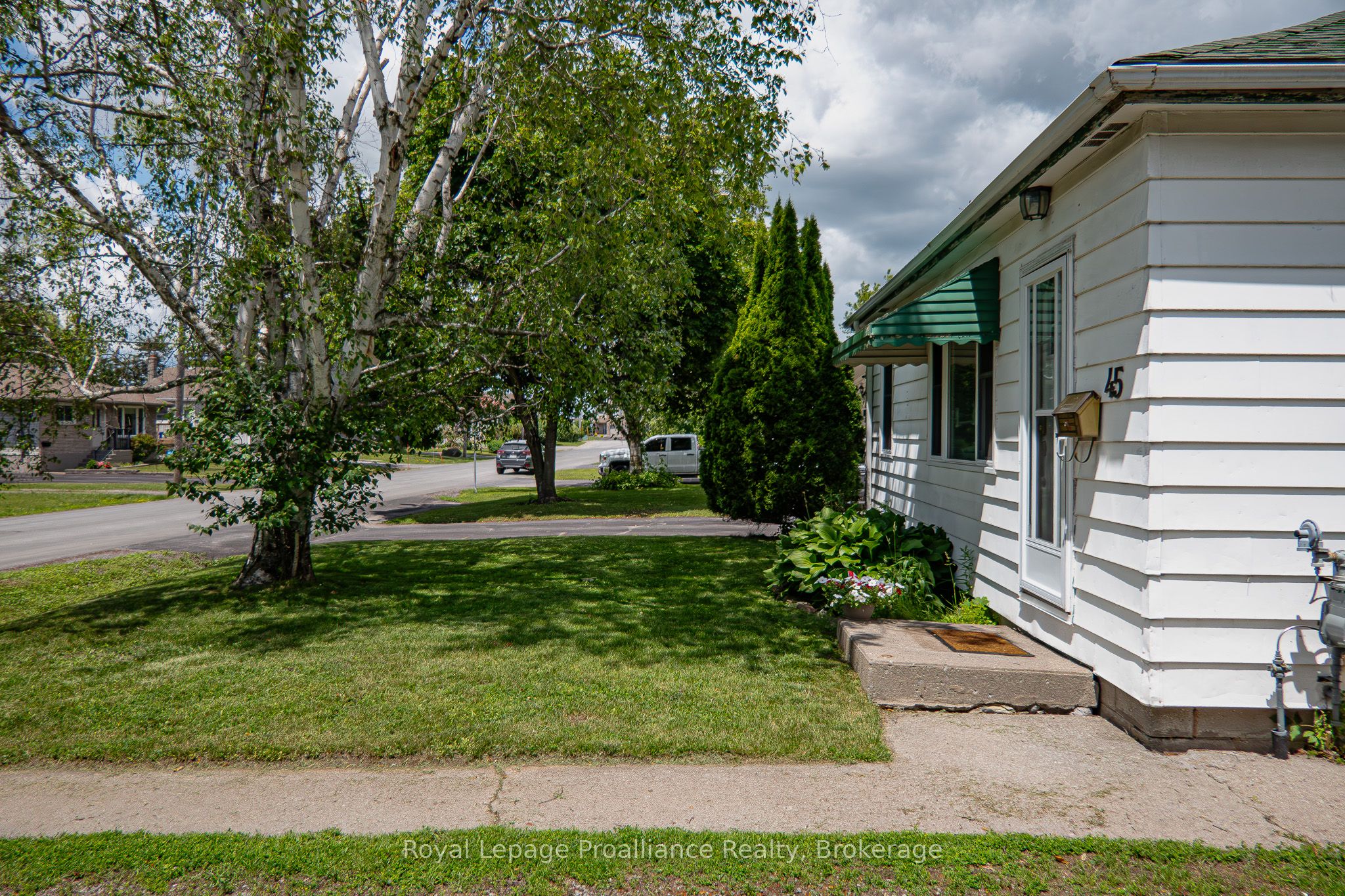 45 Valleyview Crescent, Belleville, ON K8P 3E9 photo 4