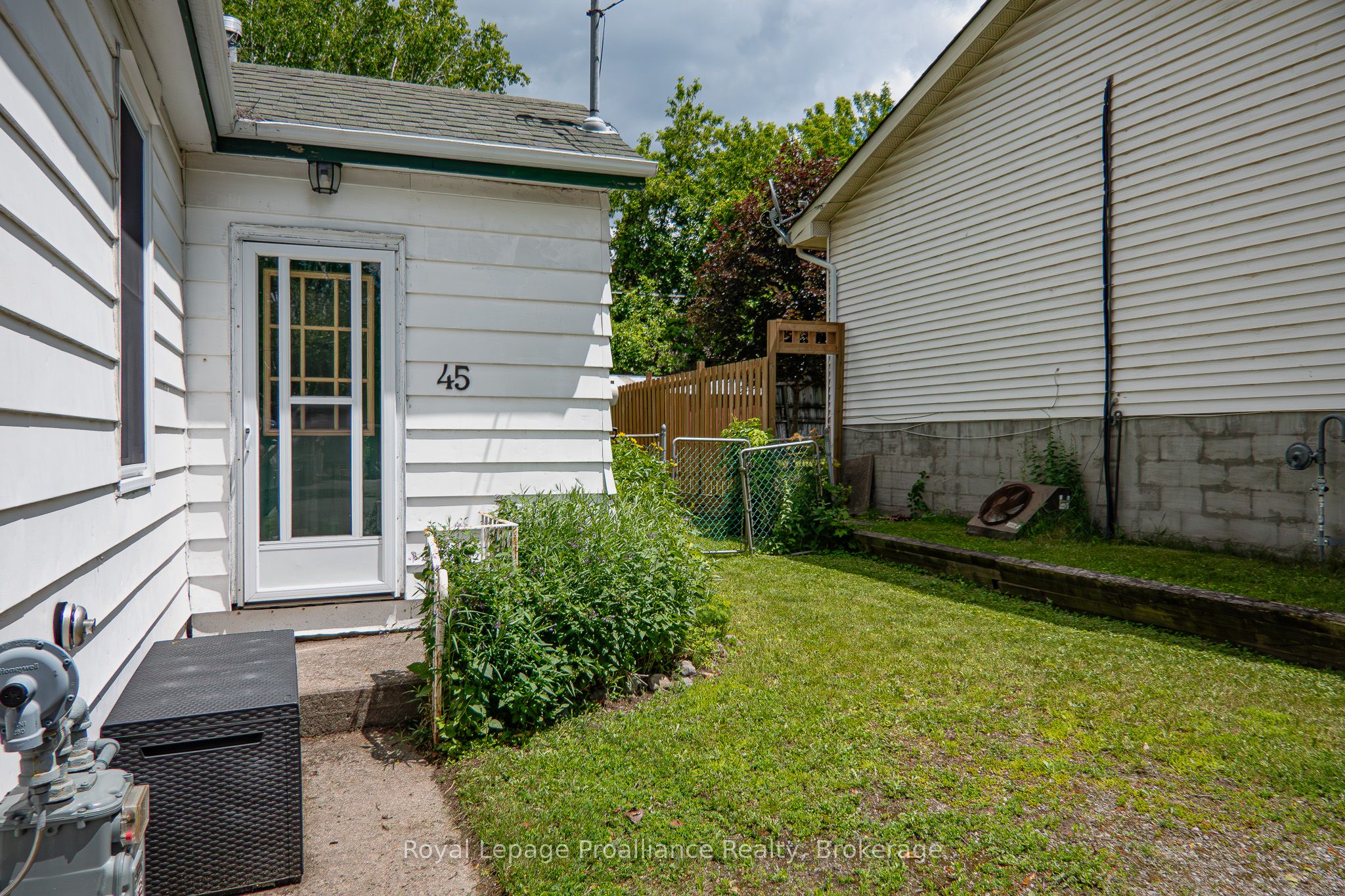 45 Valleyview Crescent, Belleville, ON K8P 3E9 photo 5
