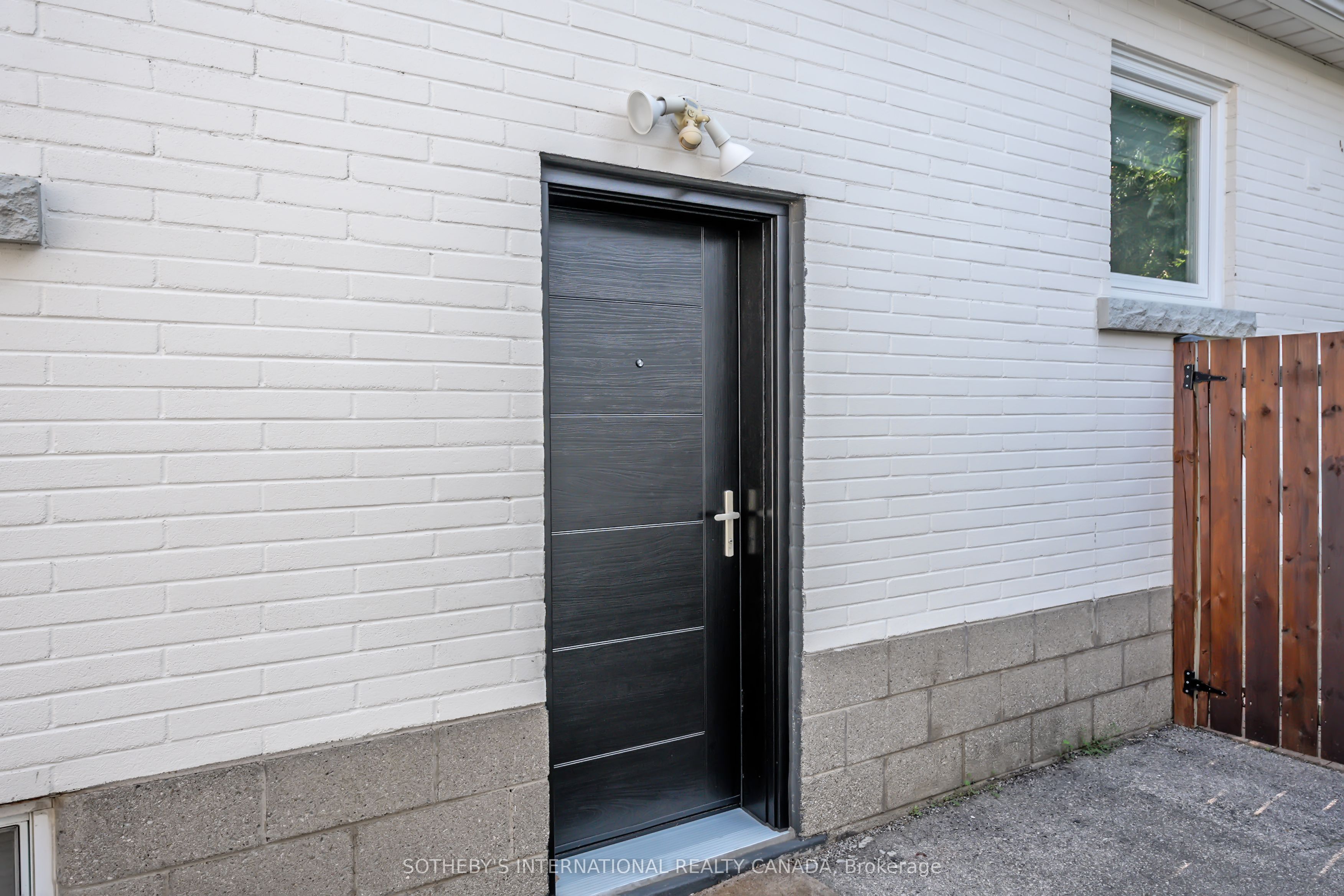 12 Peel Street S, Hamilton, ON L9H 3E2 photo 3